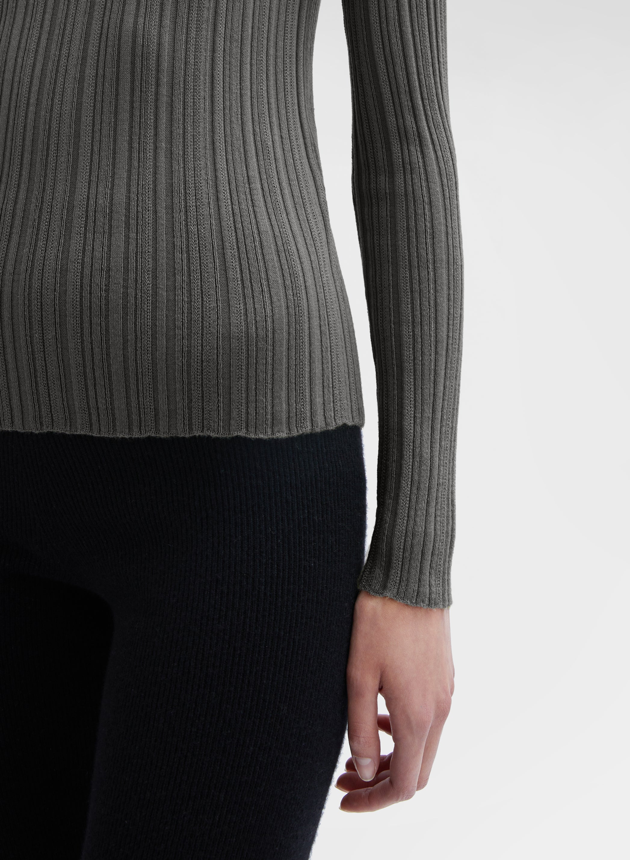 CASHMERE SILK MICRO PLISSÉ MOCK NECK