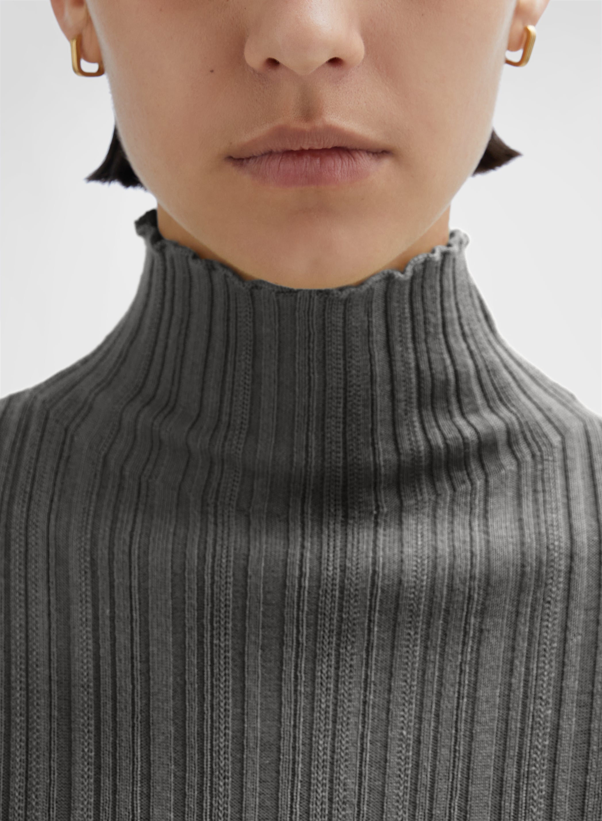 CASHMERE SILK MICRO PLISSÉ MOCK NECK