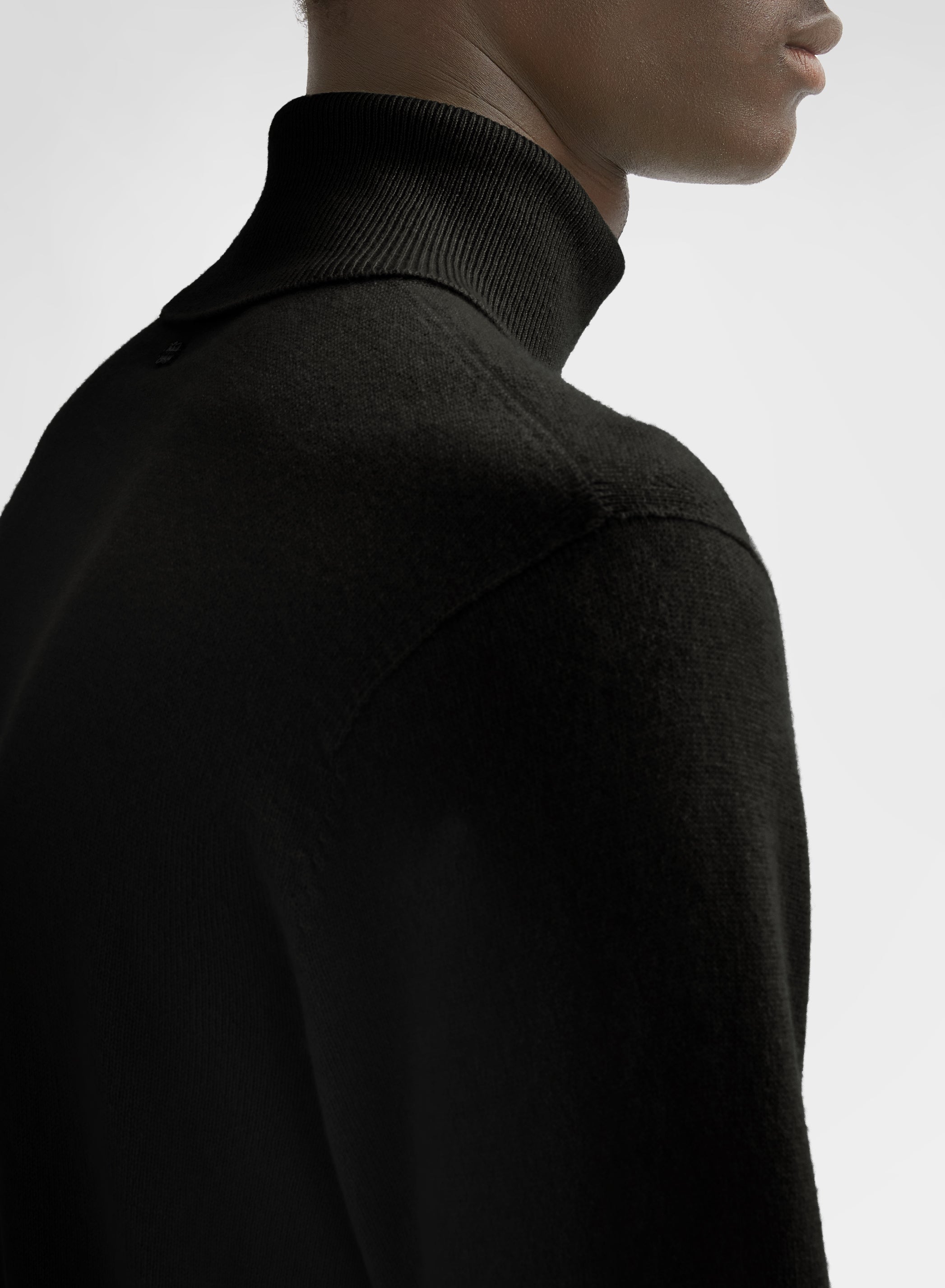 CASHMERE JERSEY TURTLENECK