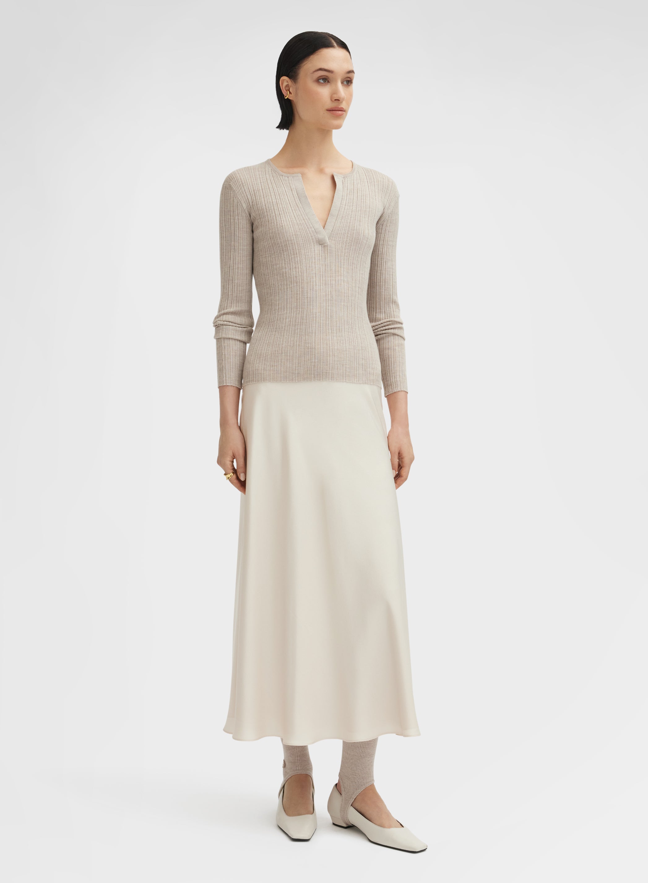 CASHMERE SILK MICRO PLISSÉ V NECK CHANTILLY