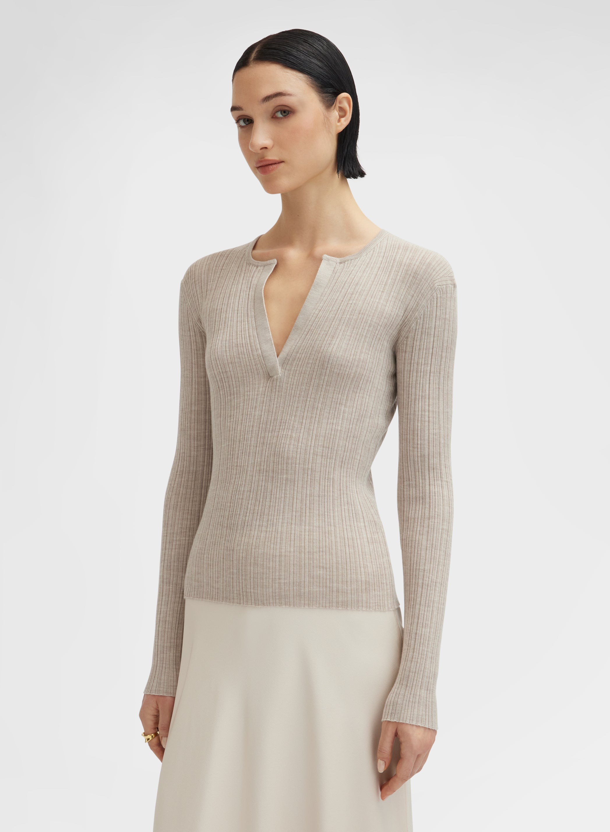 CASHMERE SILK MICRO PLISSÉ V NECK CHANTILLY