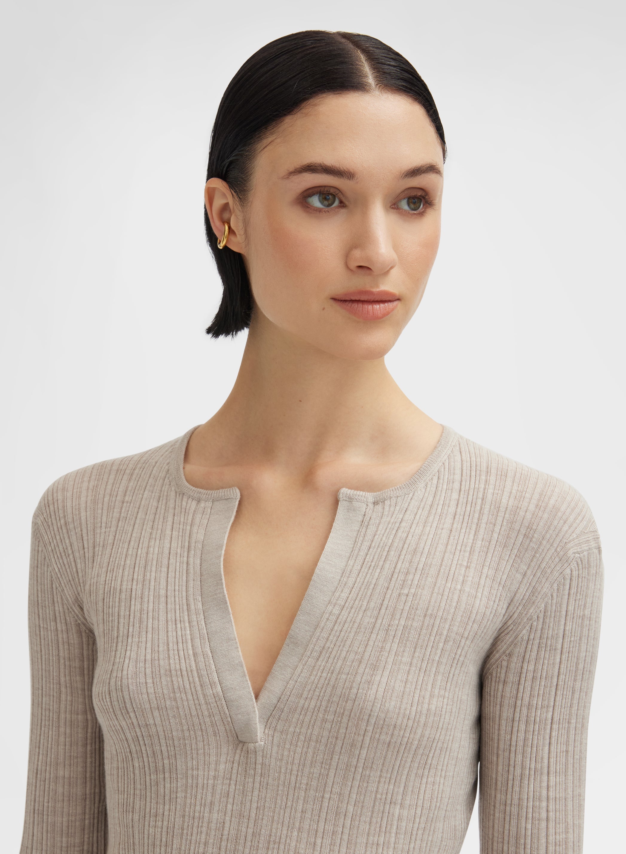 CASHMERE SILK MICRO PLISSÉ V NECK CHANTILLY