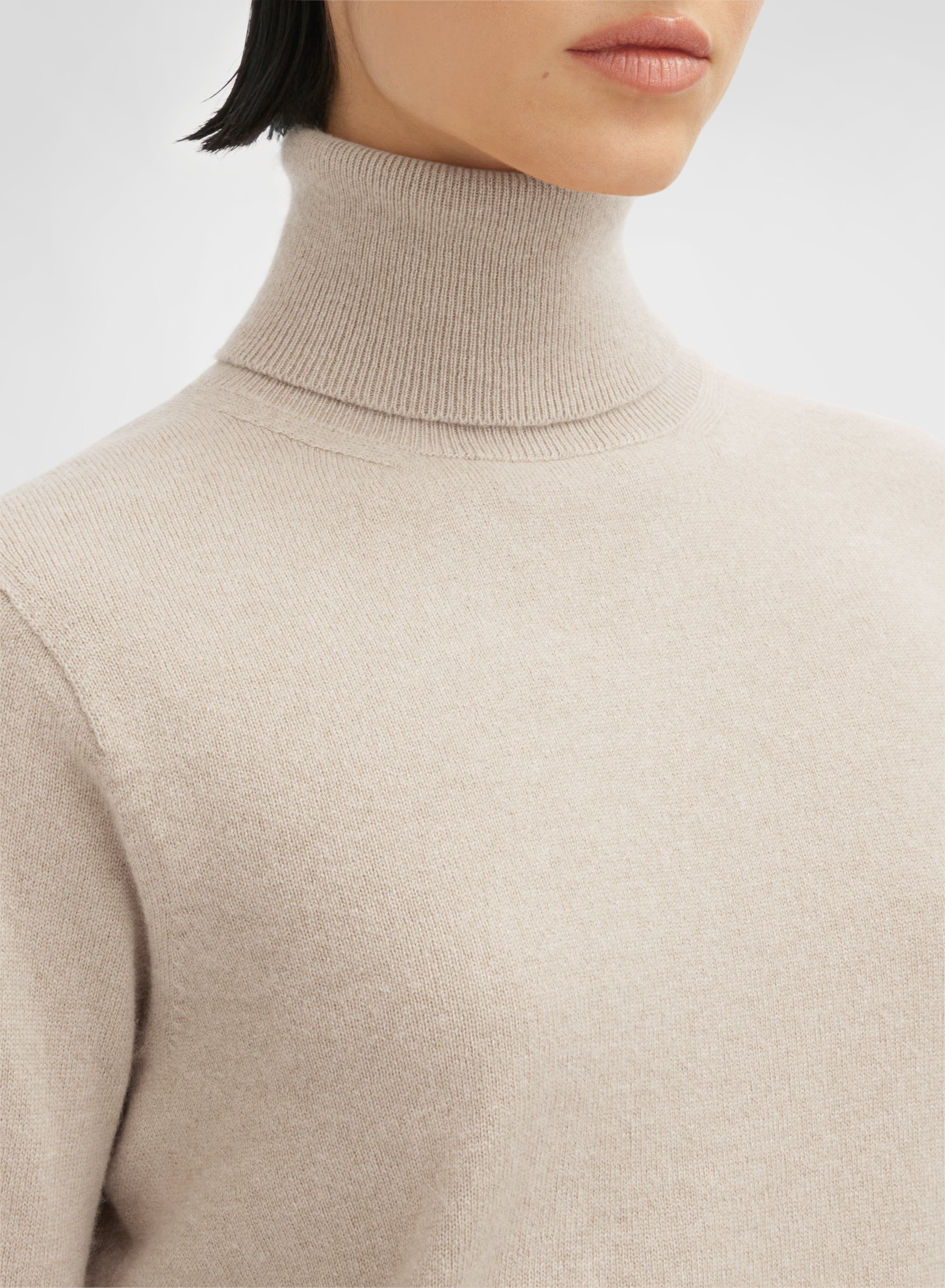 LONG SLEEVE TURTLE NECK CASHMERE RASATO CHAMPAGNE