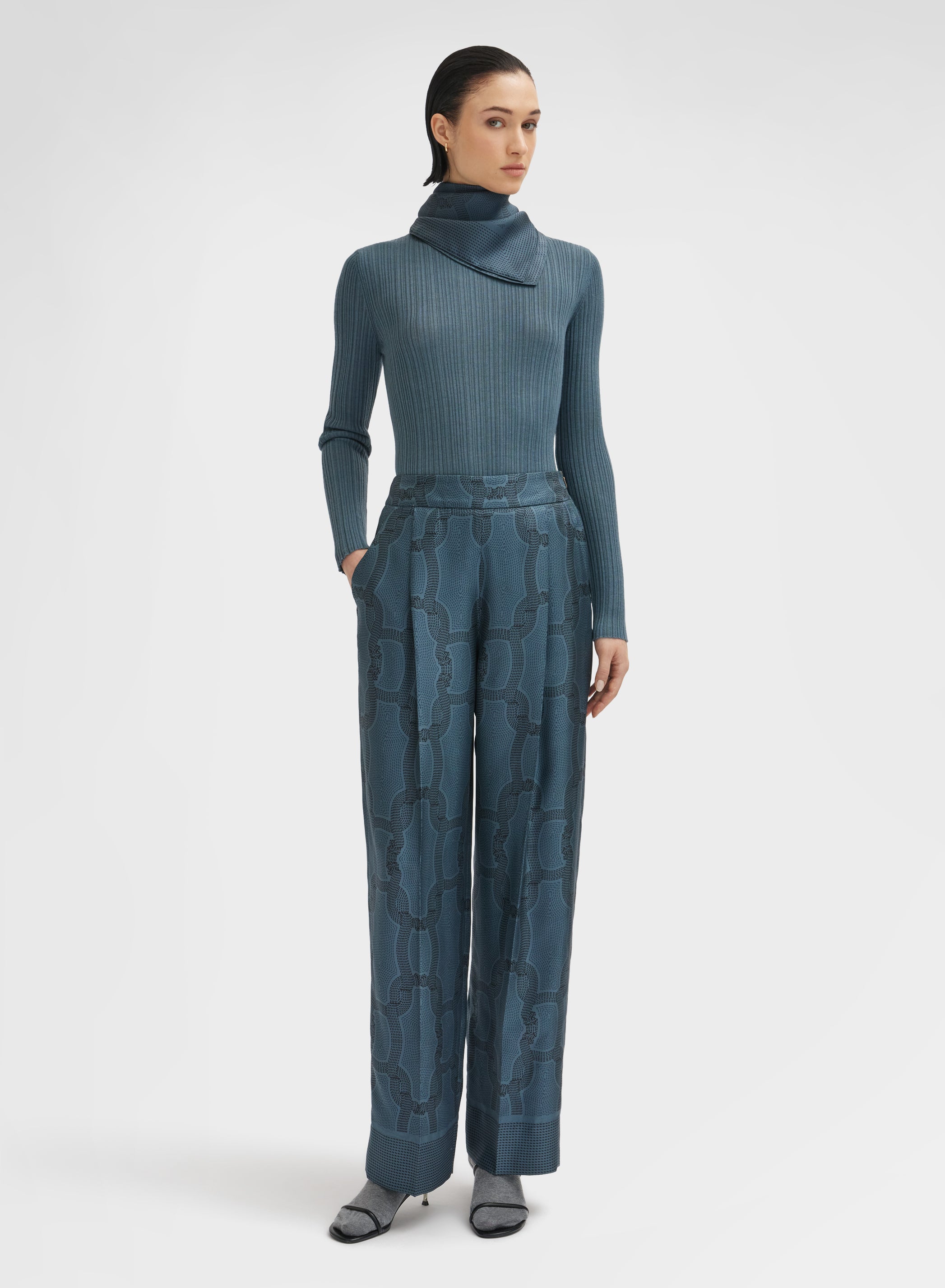 CASHMERE SILK MICRO PLISSÉ MOCK NECK PETROL