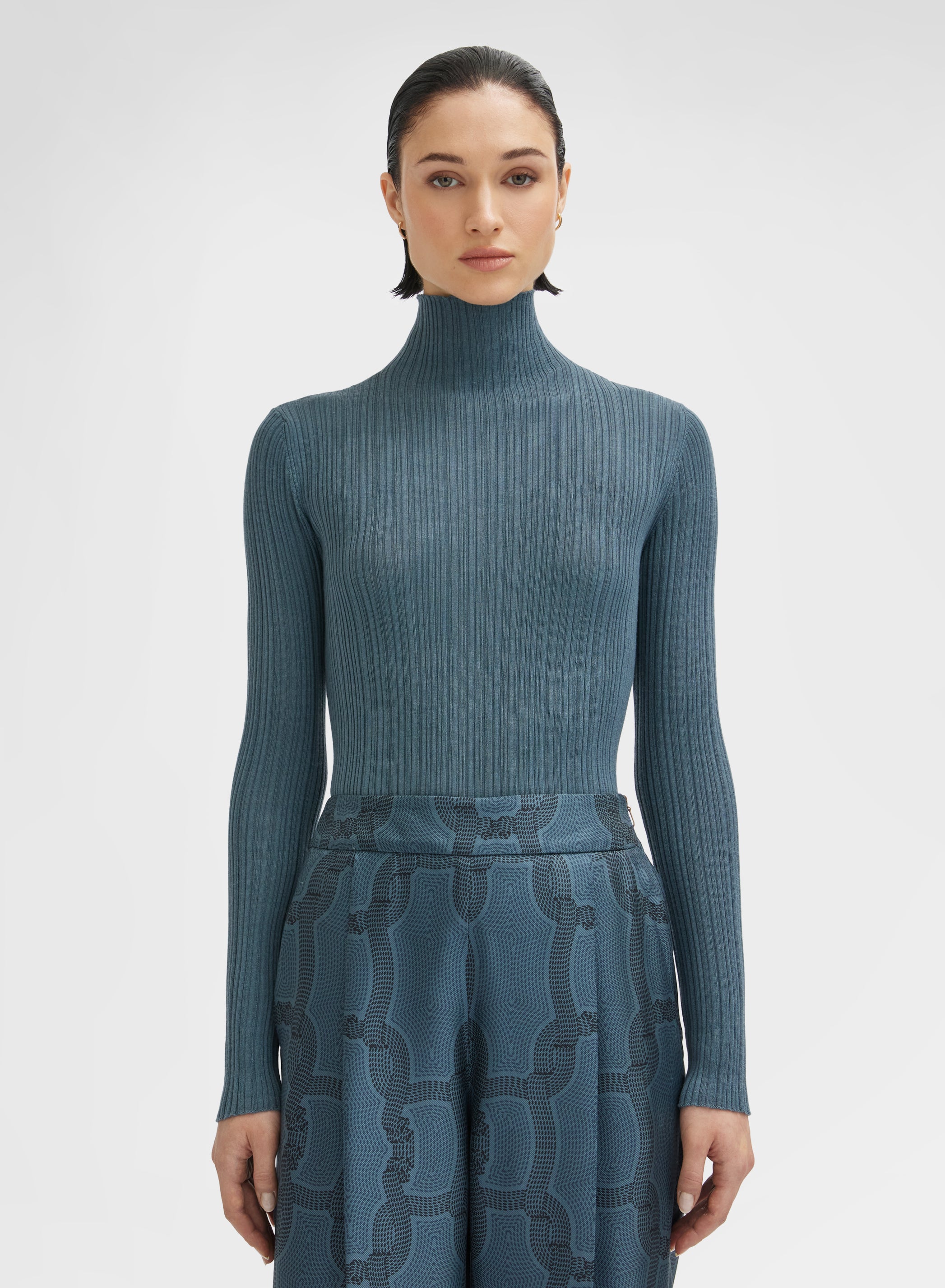 CASHMERE SILK MICRO PLISSÉ MOCK NECK PETROL