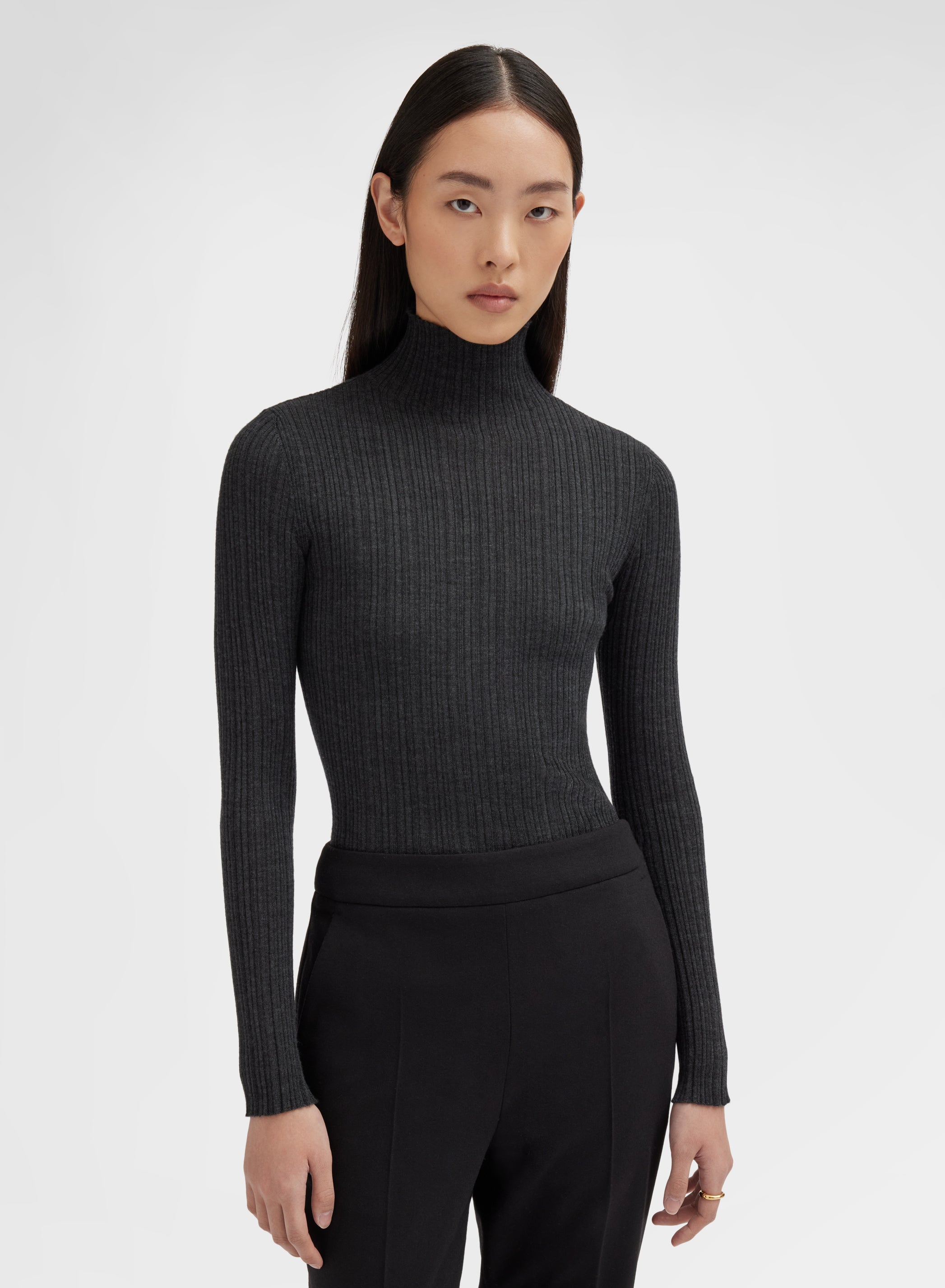 CASHMERE SILK MICRO PLISSÉ MOCK NECK CHARCOAL