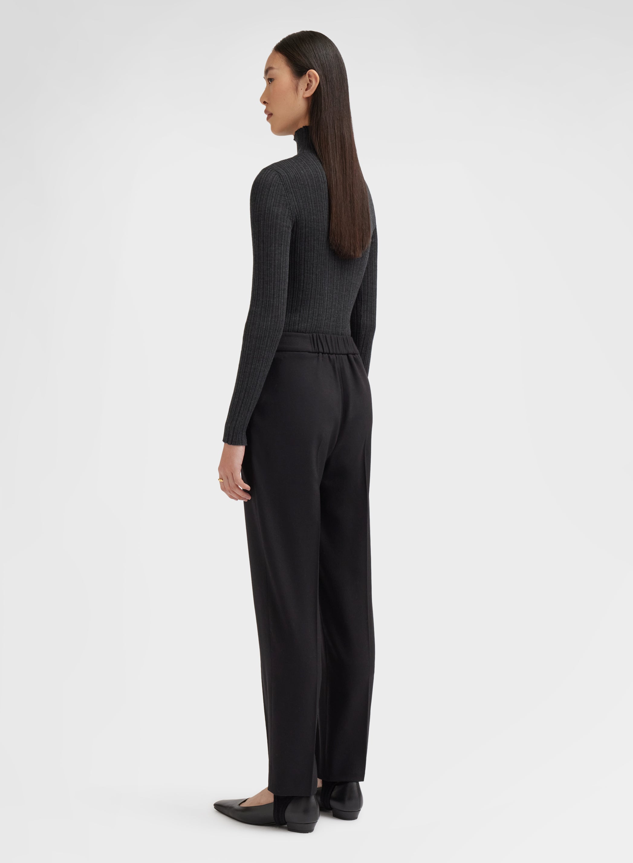 CASHMERE SILK MICRO PLISSÉ MOCK NECK CHARCOAL