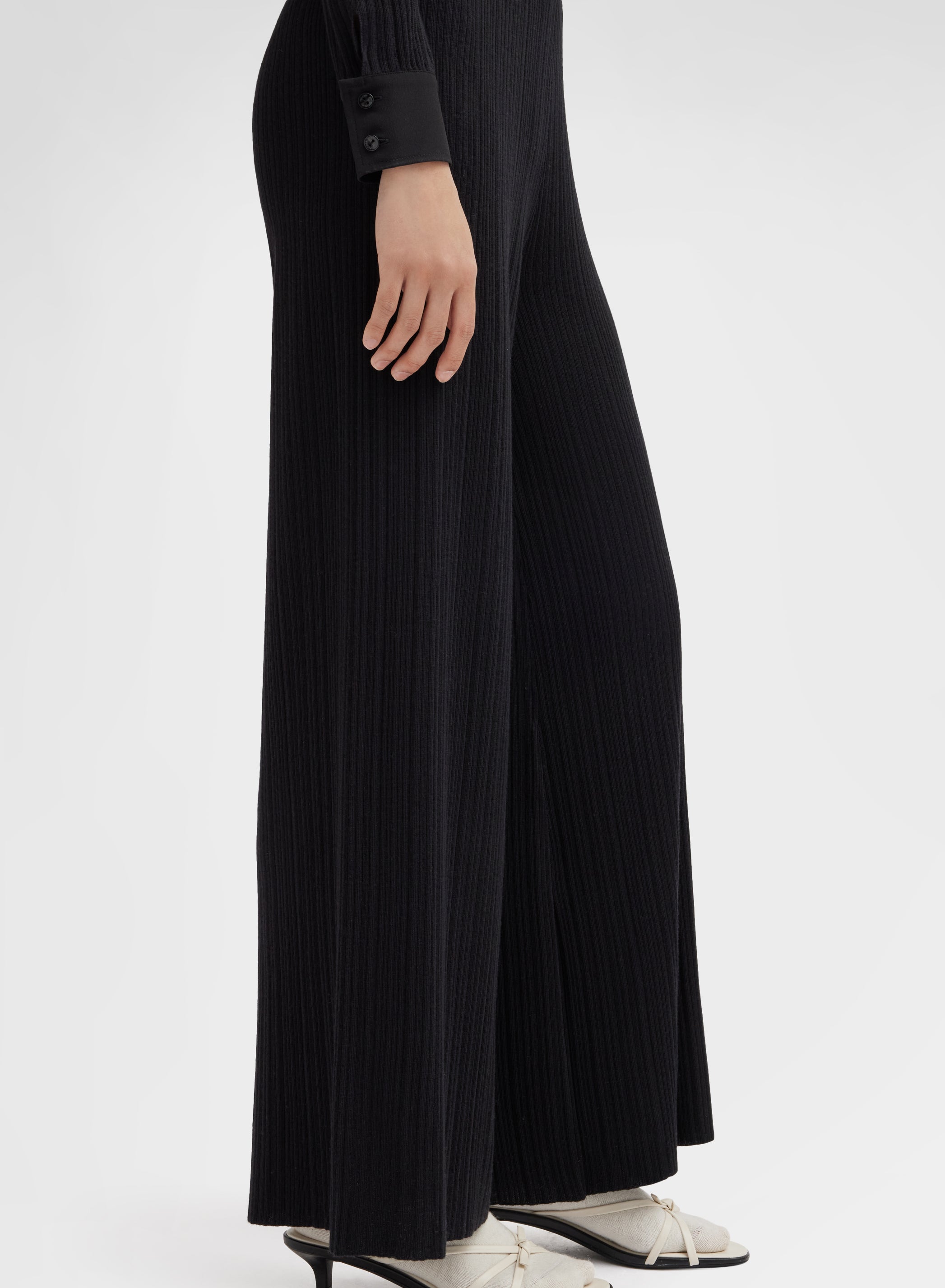 CASHMERE SILK MICRO PLISSÉ PANTS BLACK