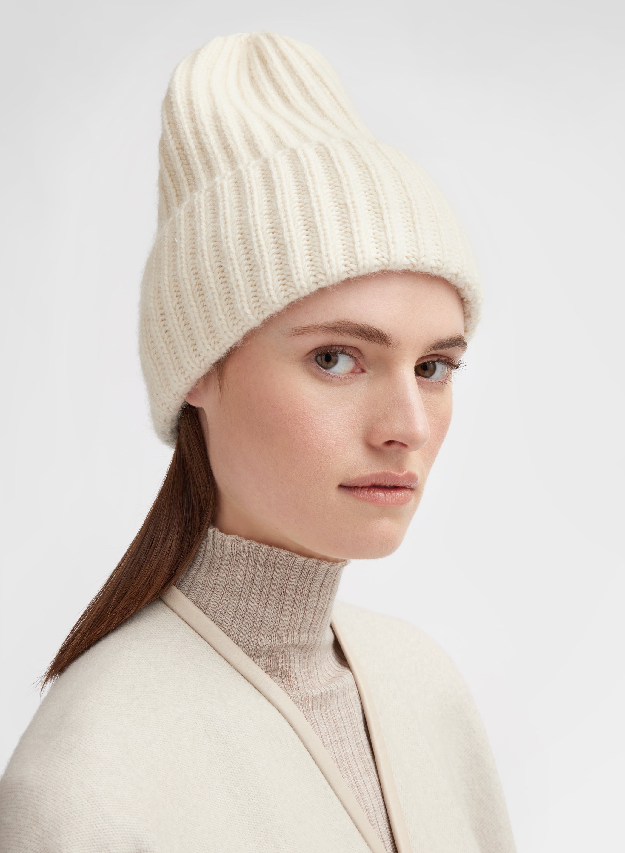 BLISS COSTA BEANIE AGNONA WHITE