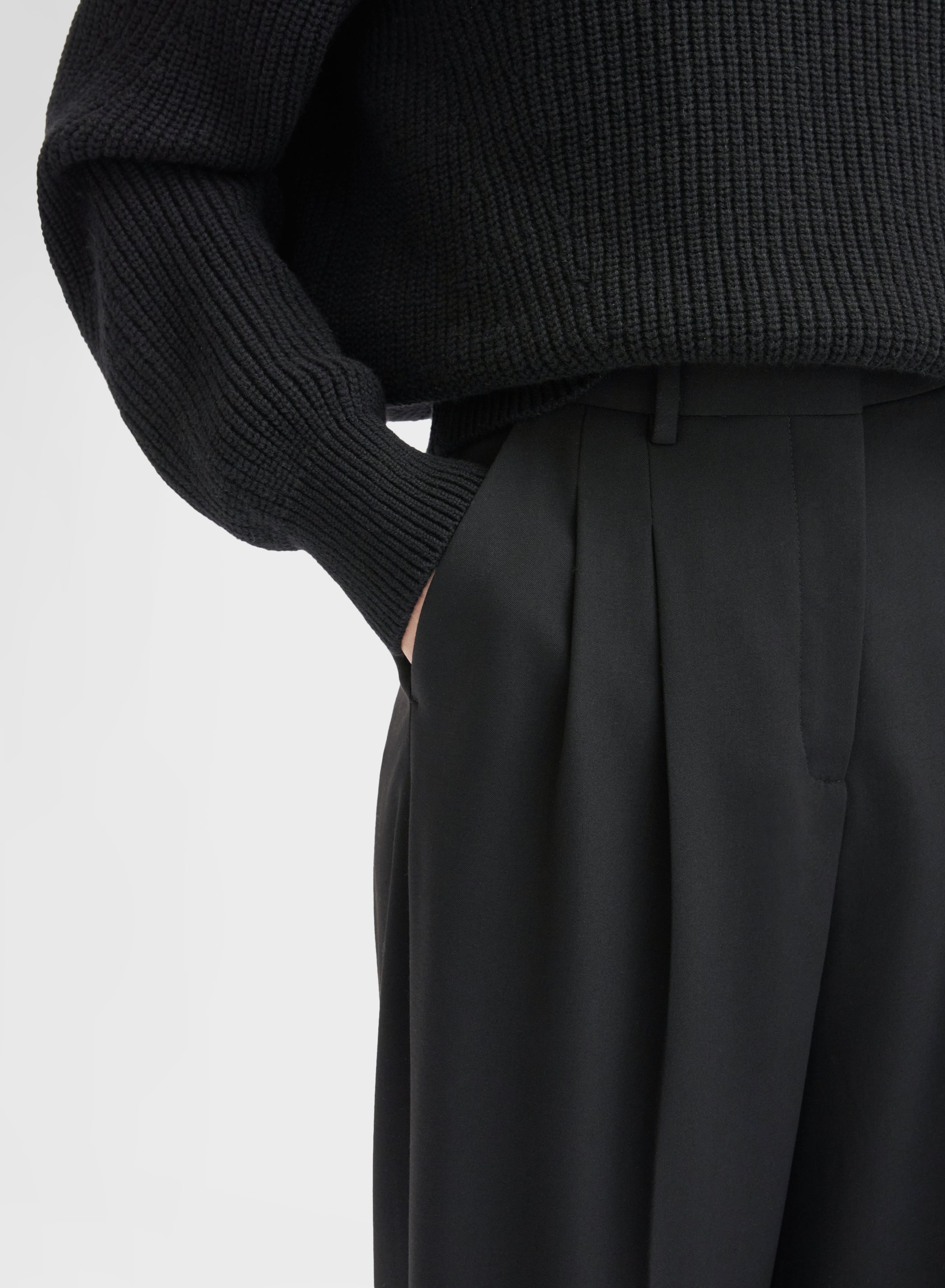 FLUID WOOL PANTS BLACK