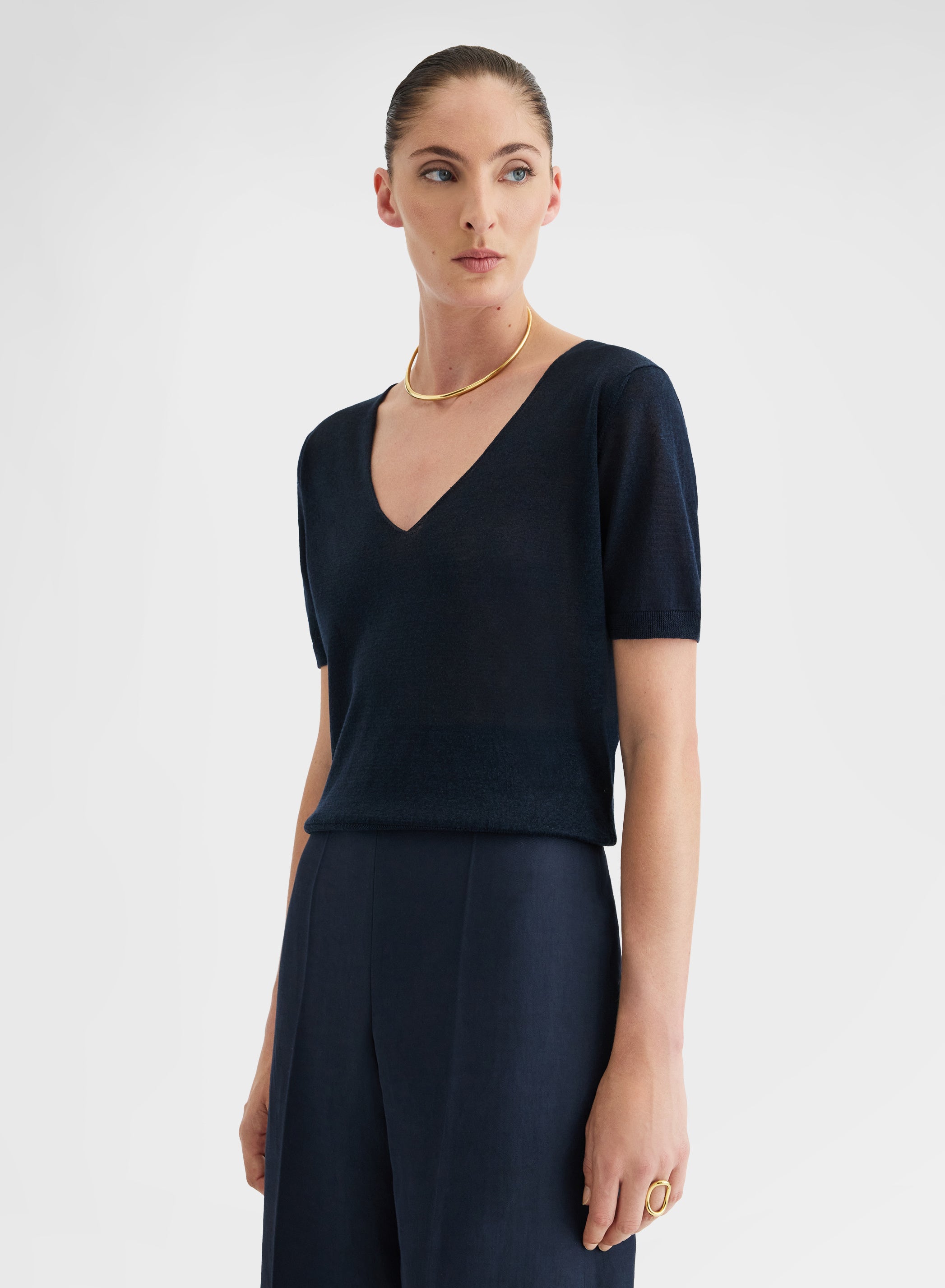 SHORT SLEEVE V-NECK NAVY