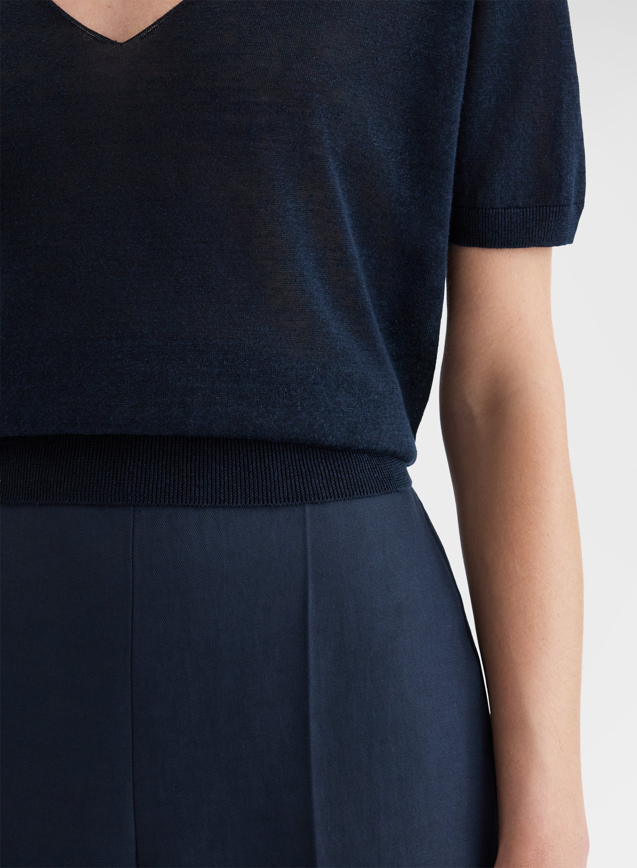 SHORT SLEEVE V-NECK NAVY