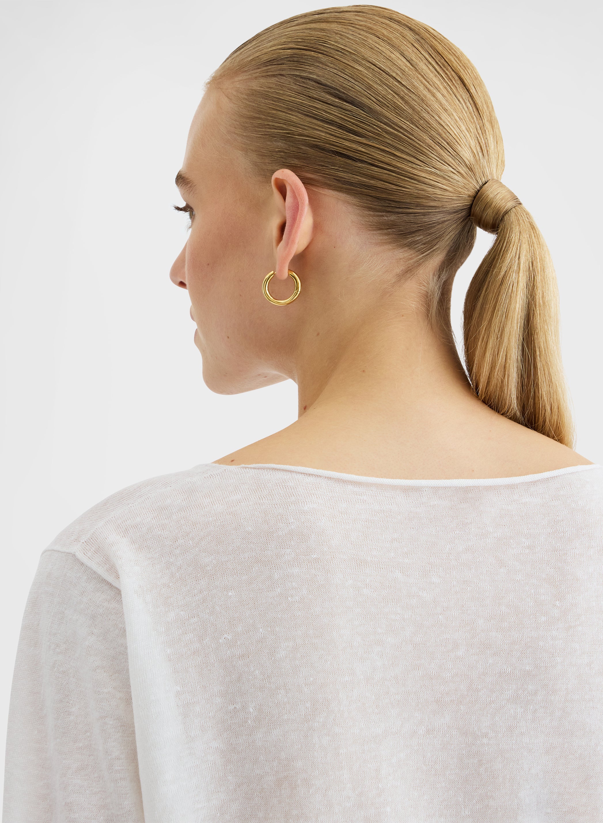 SHORT SLEEVE V-NECK WHITE