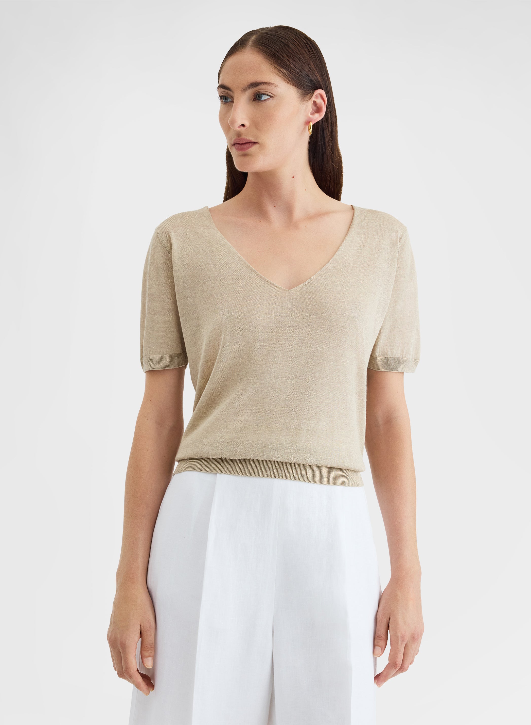 SHORT SLEEVE V-NECK KHAKI