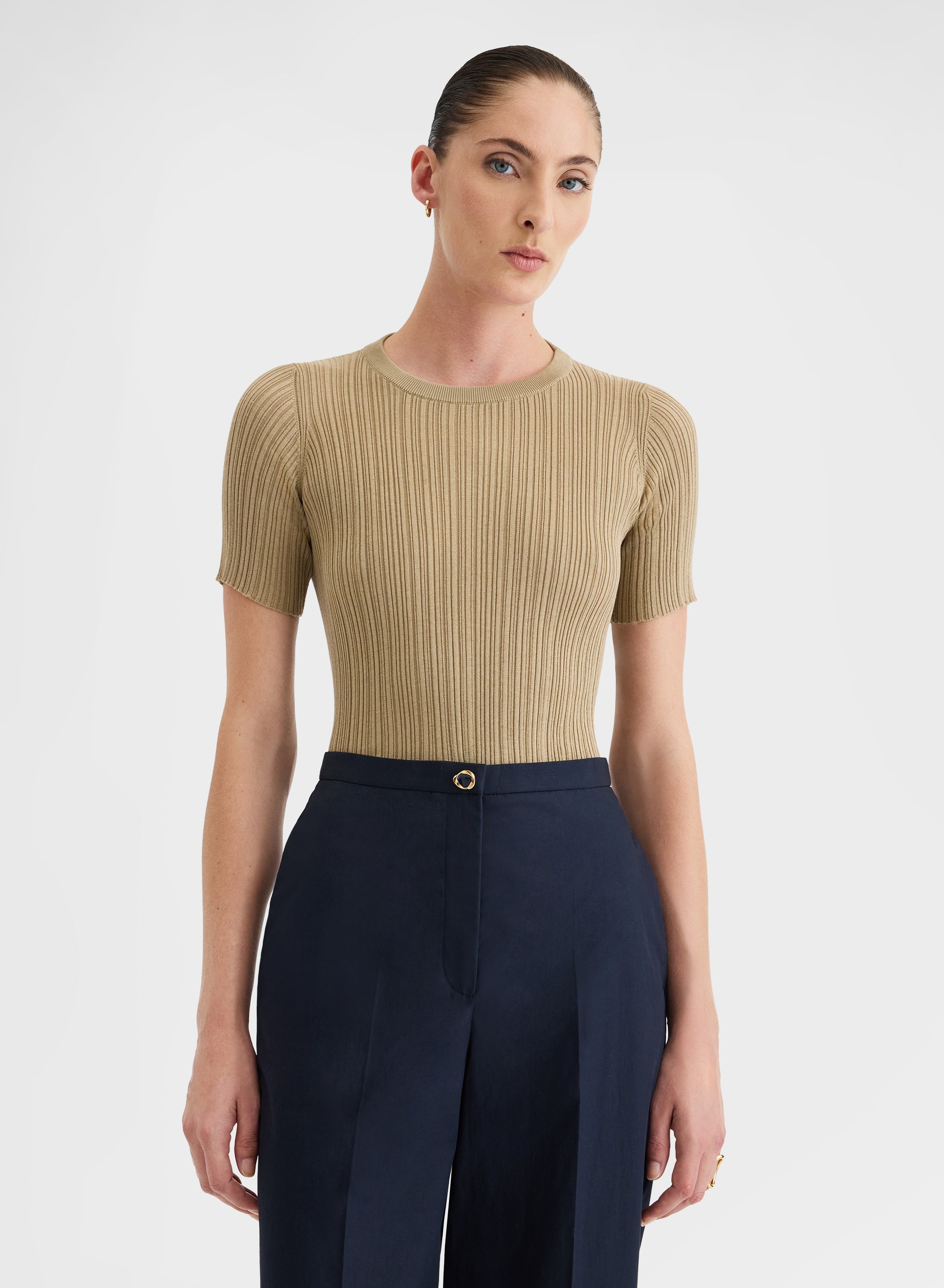 SHORT SLEEVE CREWNECK MICRO PLISSE KHAKI