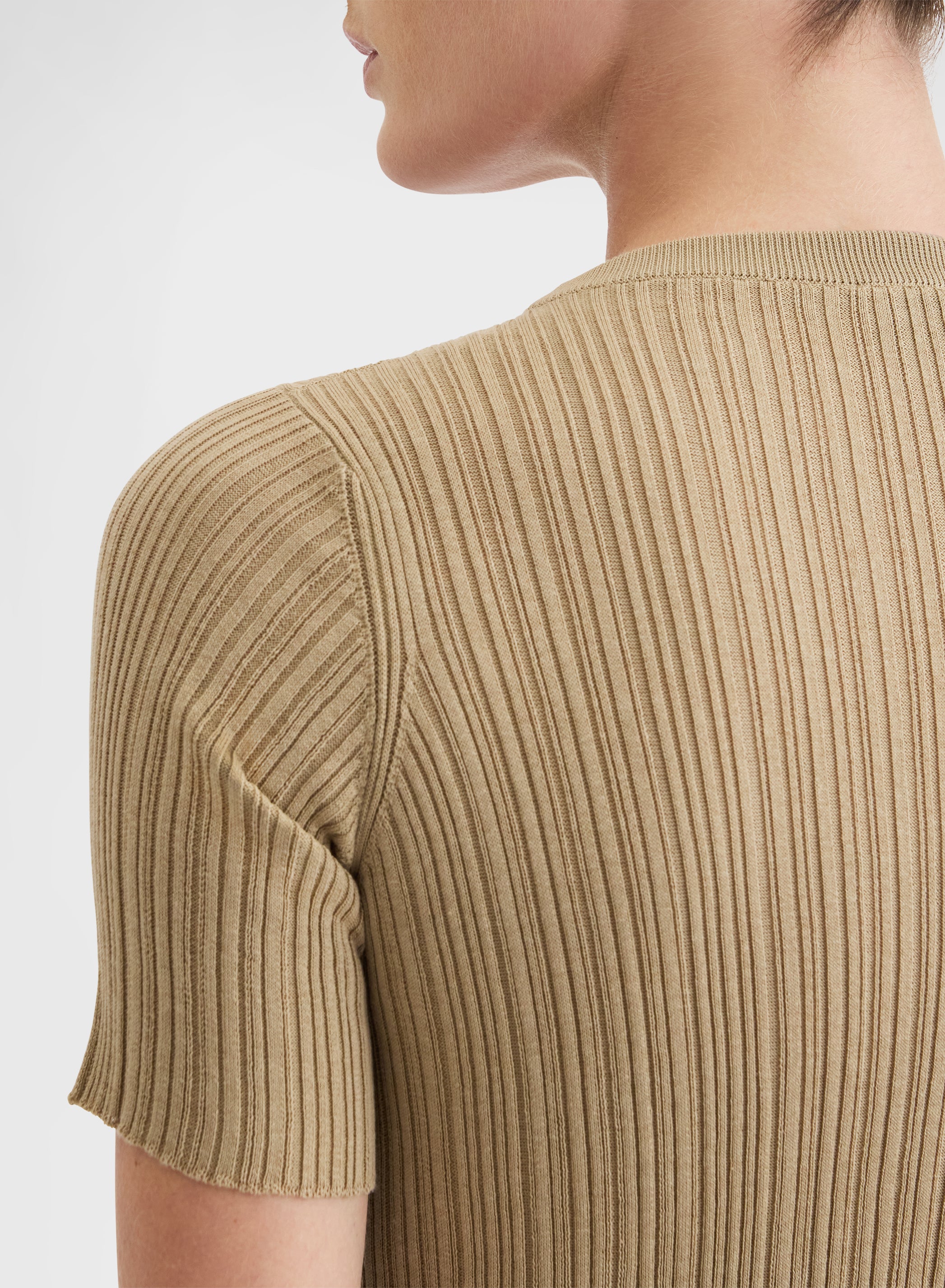 SHORT SLEEVE CREWNECK MICRO PLISSE KHAKI