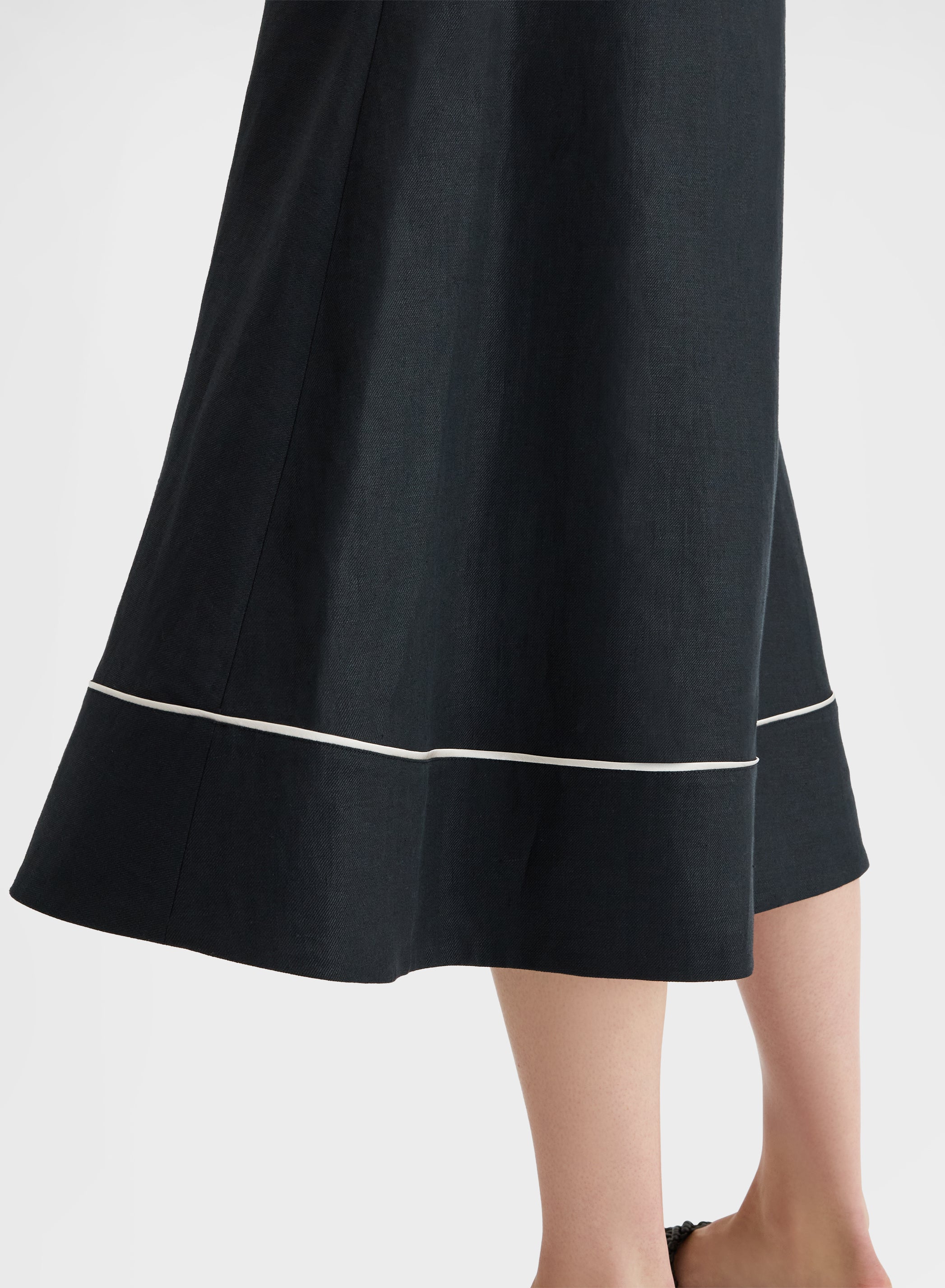 BATAVIA LINEN SKIRT BLACK