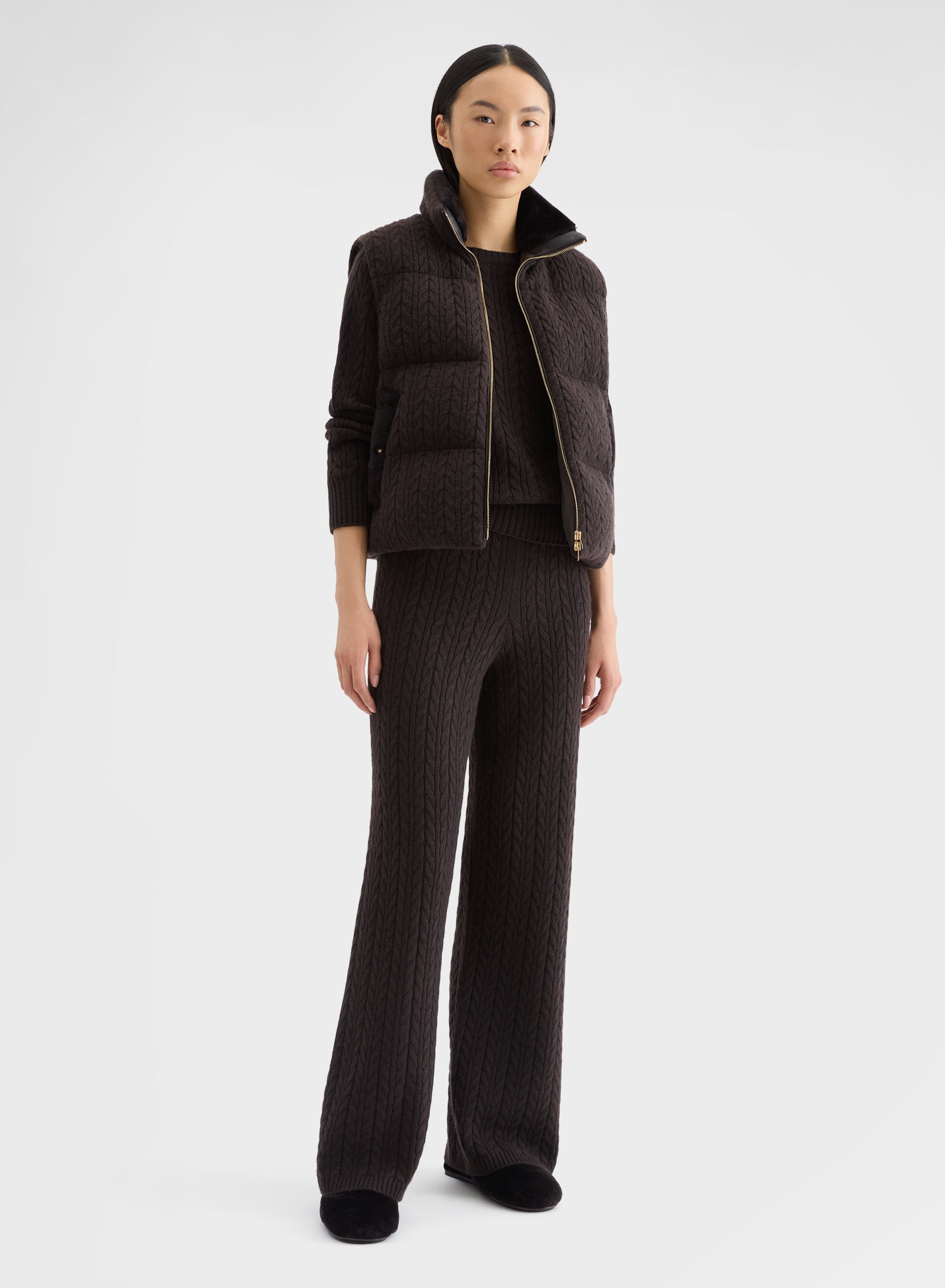 CASHMERE ICONIC CABLE LIPSTICK CREWNECK EBONY