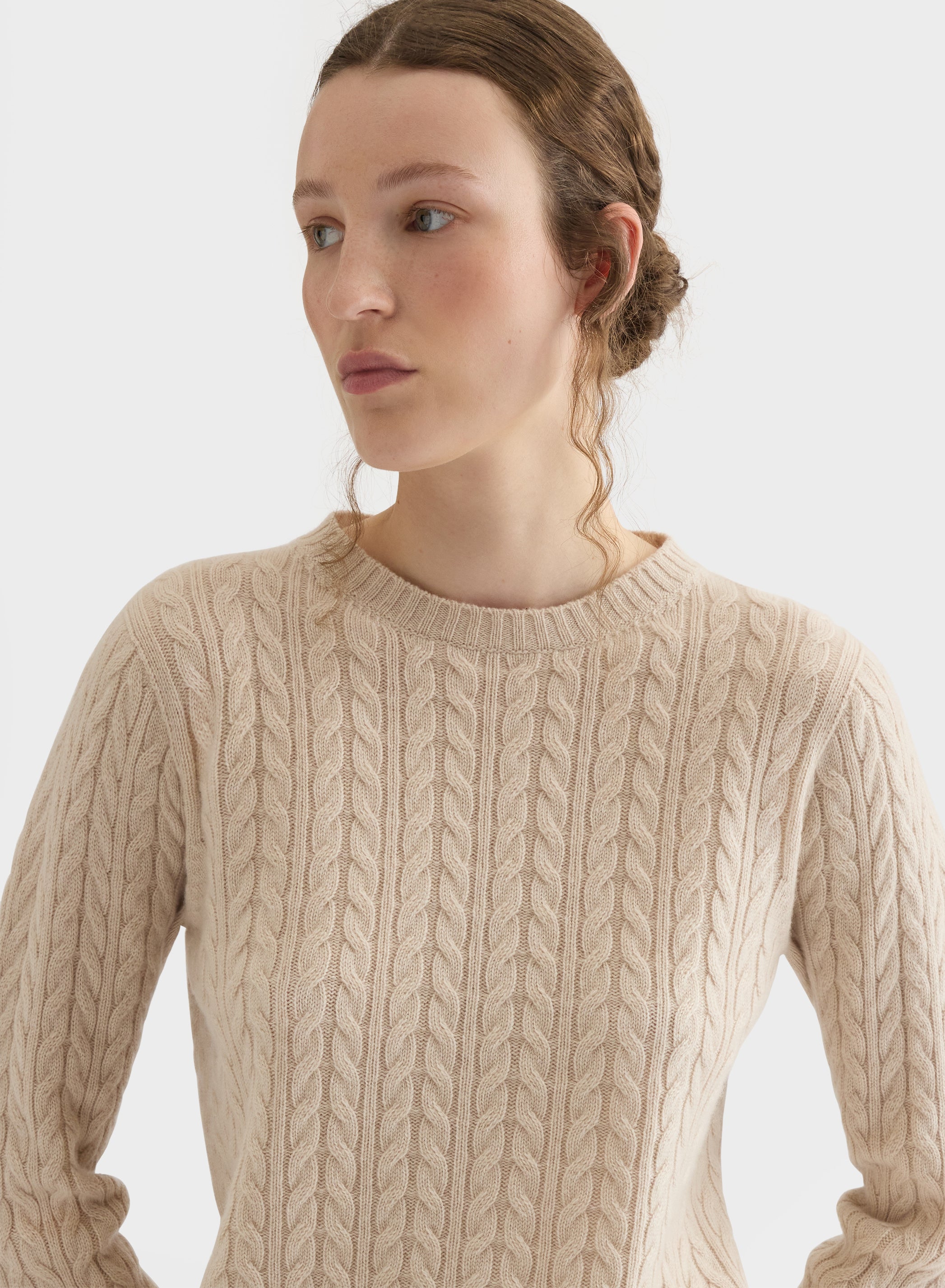CASHMERE ICONIC CABLE LIPSTICK CREWNECK GREIGE