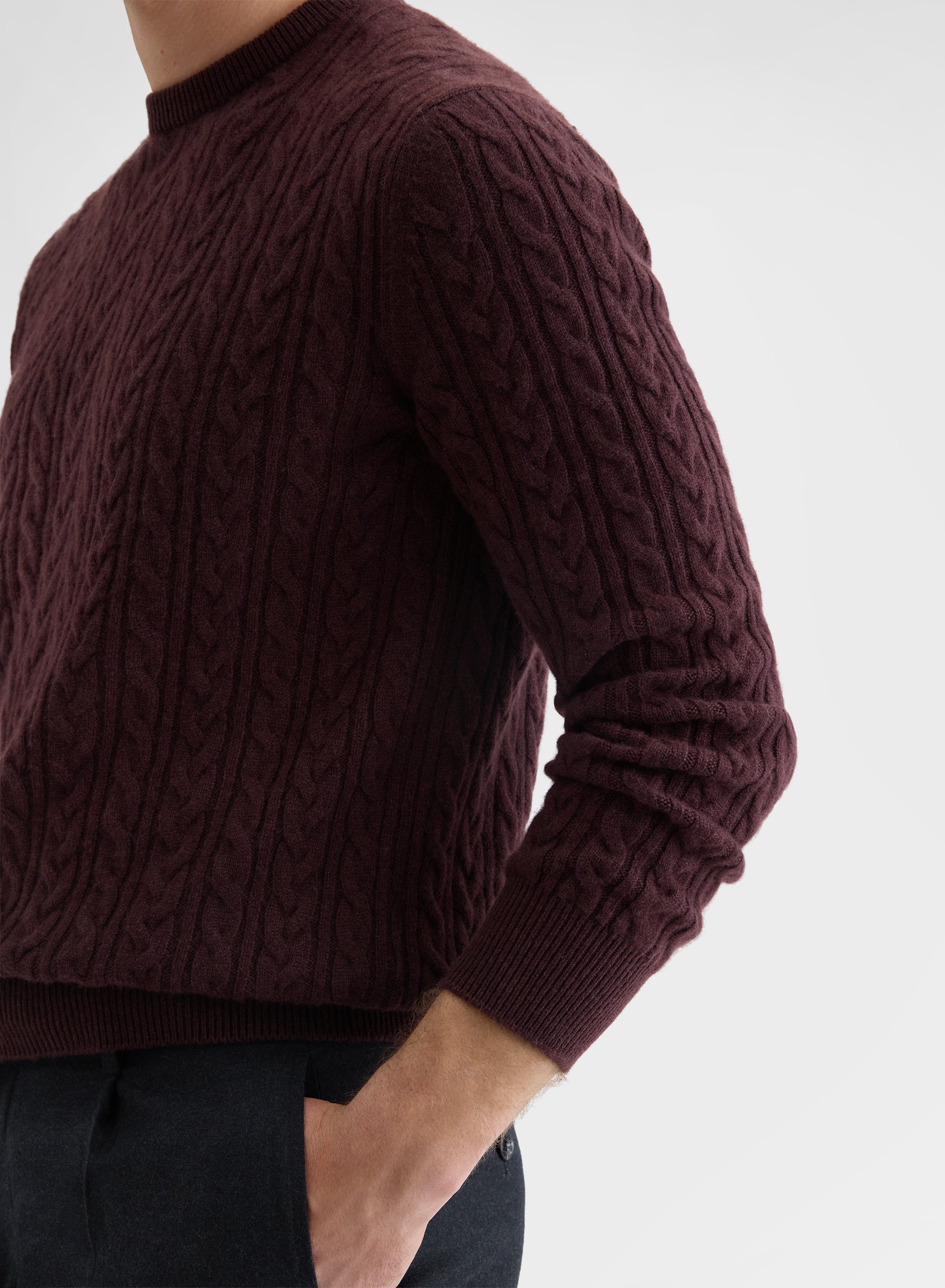 CASHMERE ICONIC CABLE CREWNECK BURGUNDY