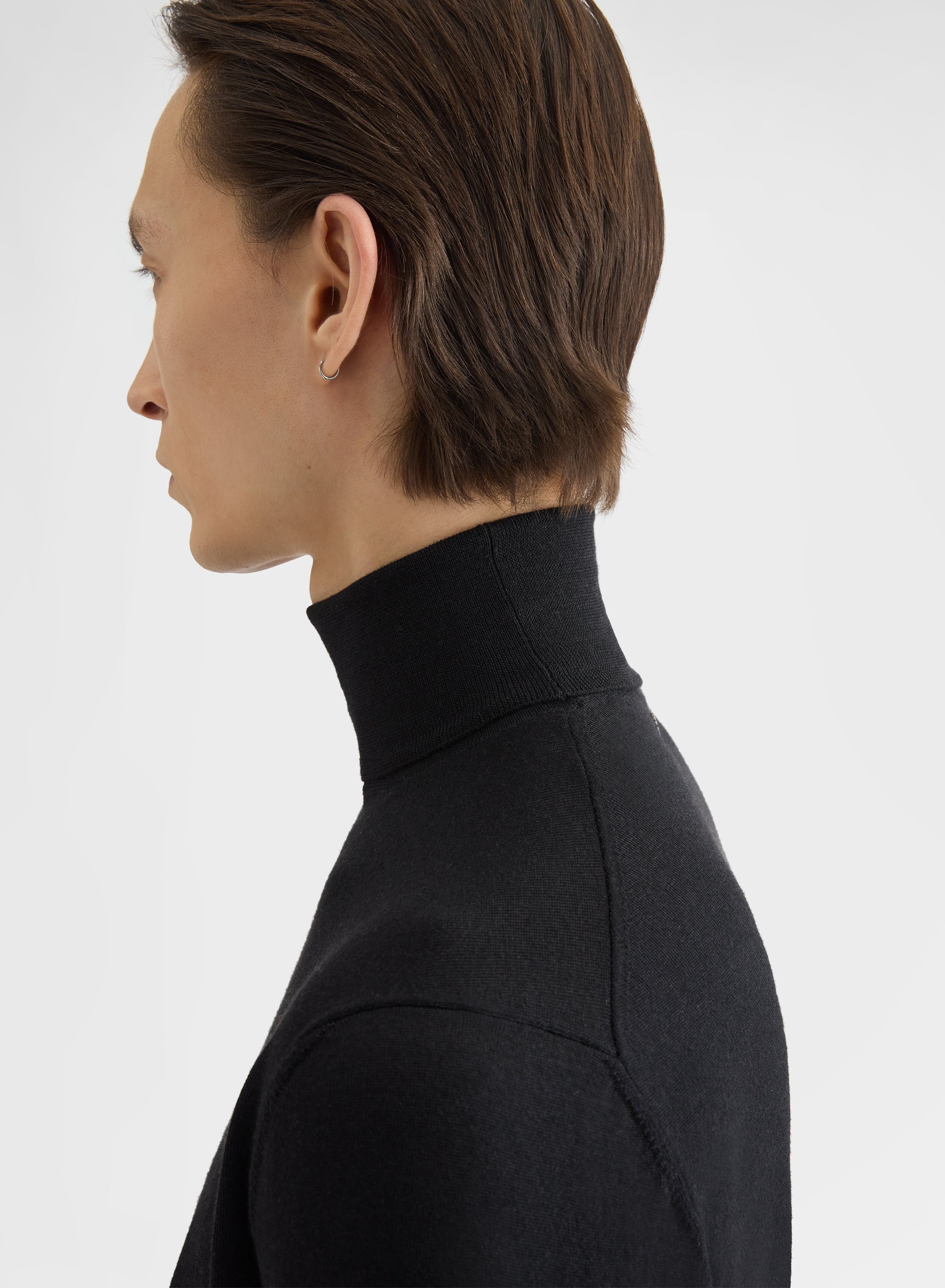 FINE WOOL SILK CASHMERE TURTLENECK BLACK