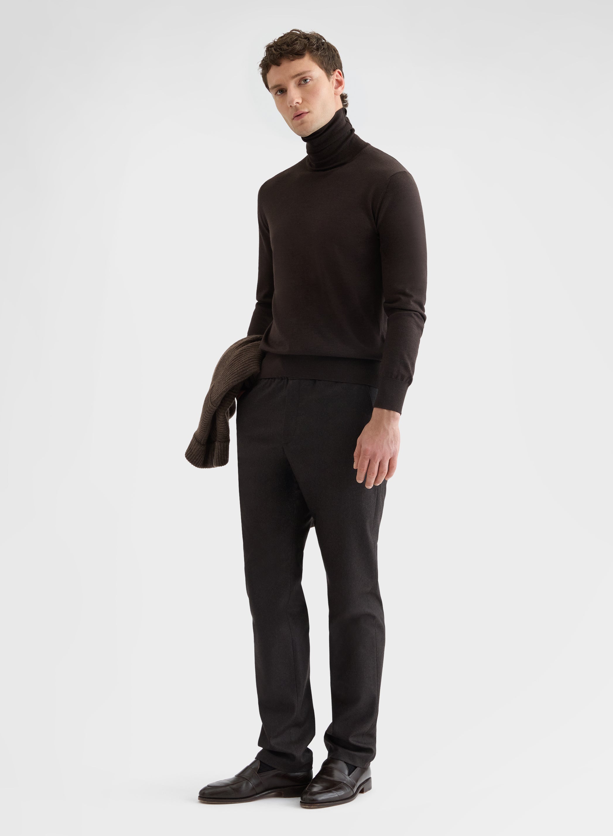 FINE WOOL SILK CASHMERE TURTLENECK EBONY
