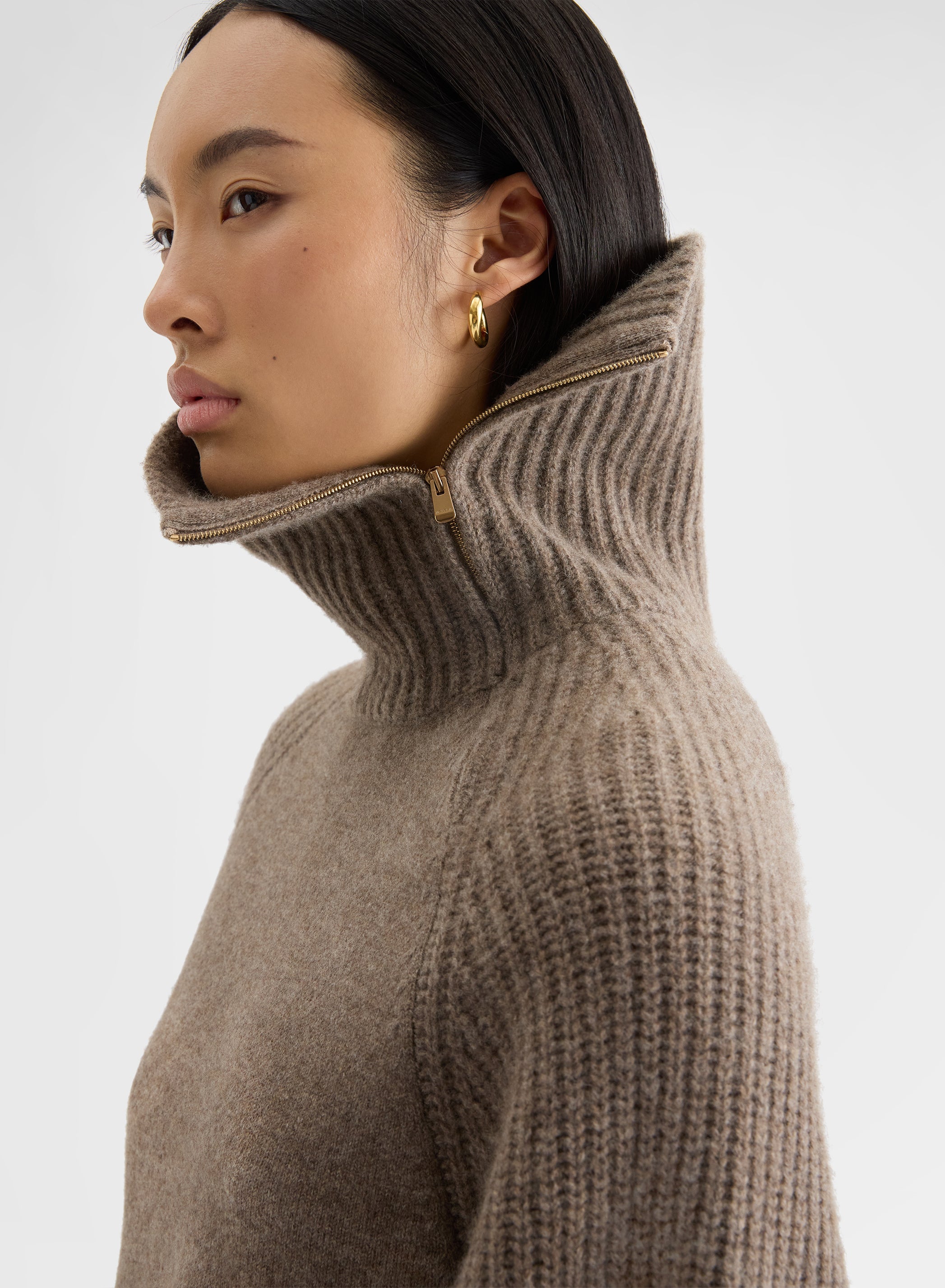 CASHMERE HIGH NECK SWEATER MOCHA
