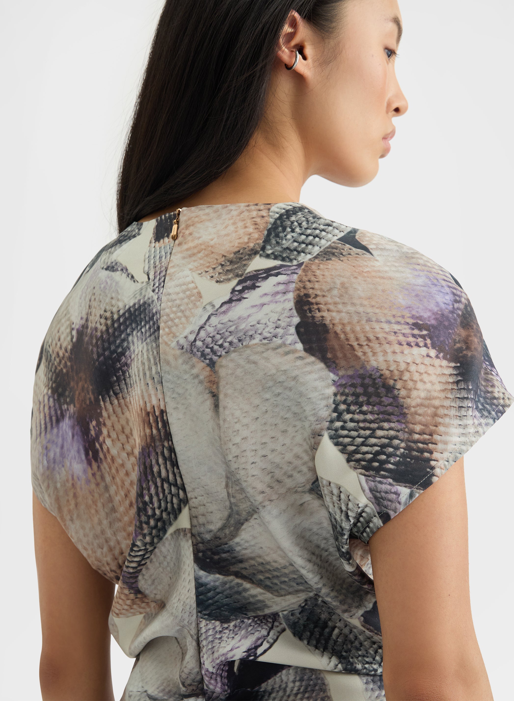 SOFT FLOWERS PRINT FITTED TOP