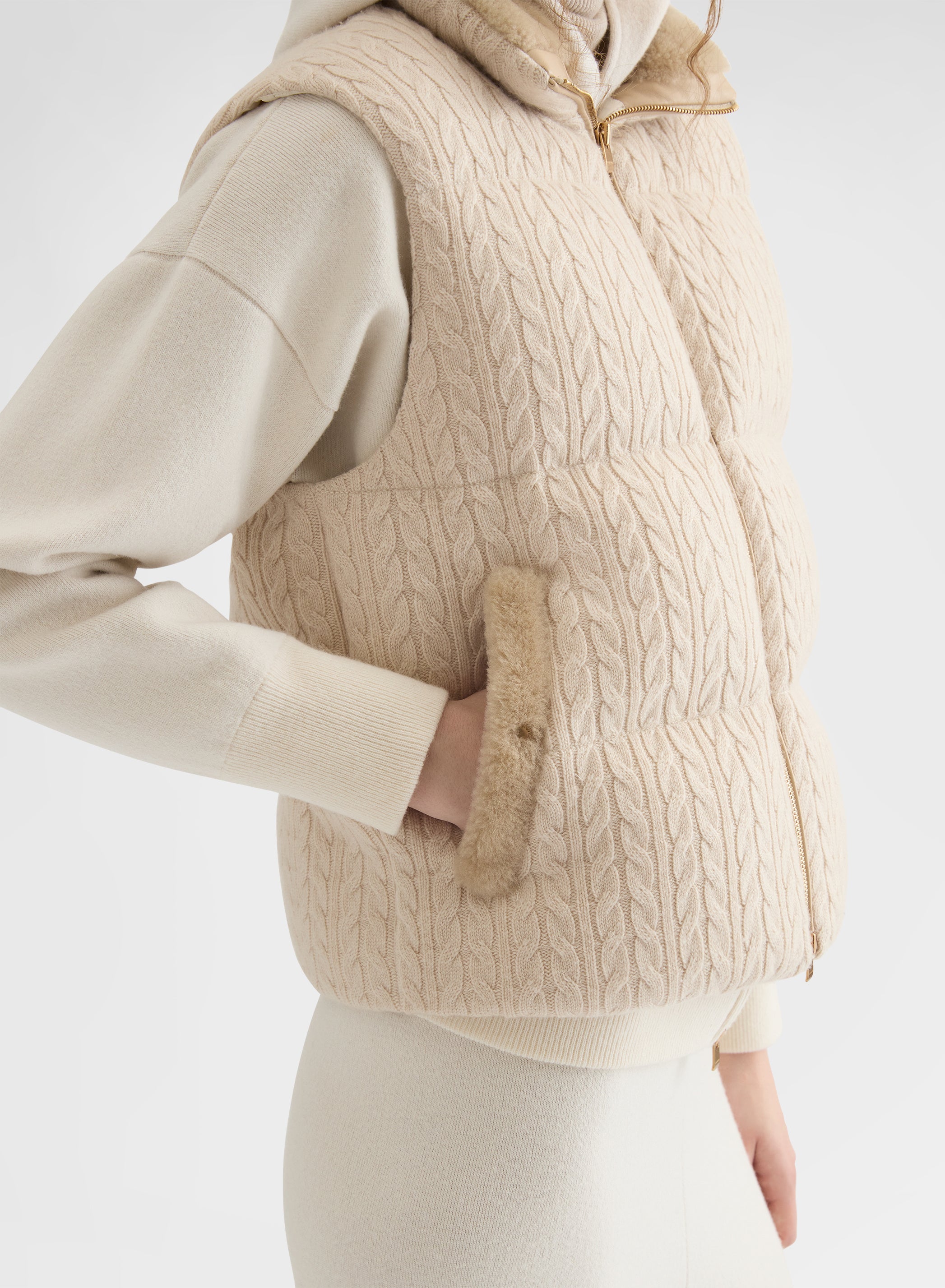 CABLE KNITTED CASHMERE CROPPED PUFFER VEST