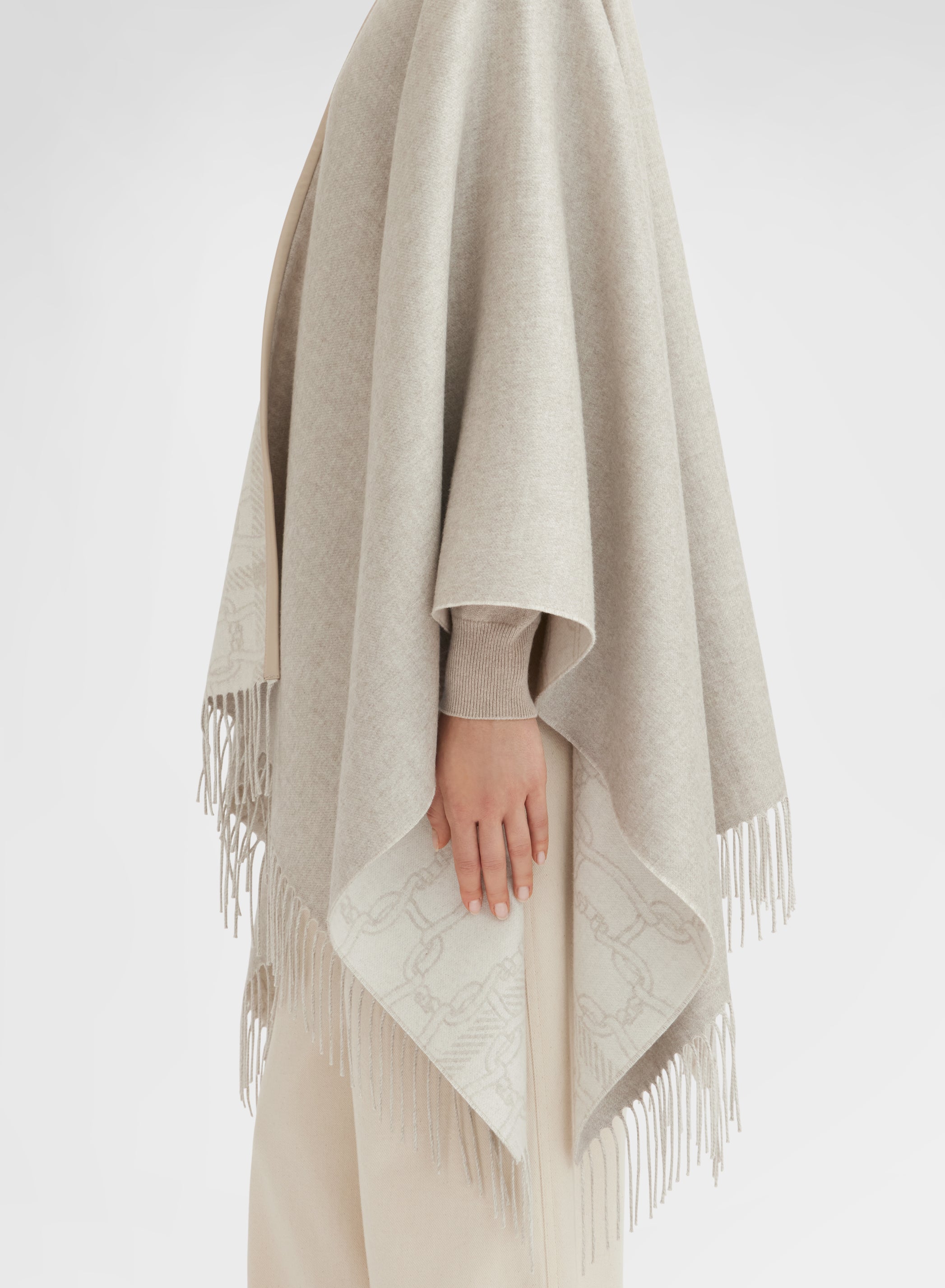 CASHMERE SILK DOUBLE JACQUARD CAPE ICE