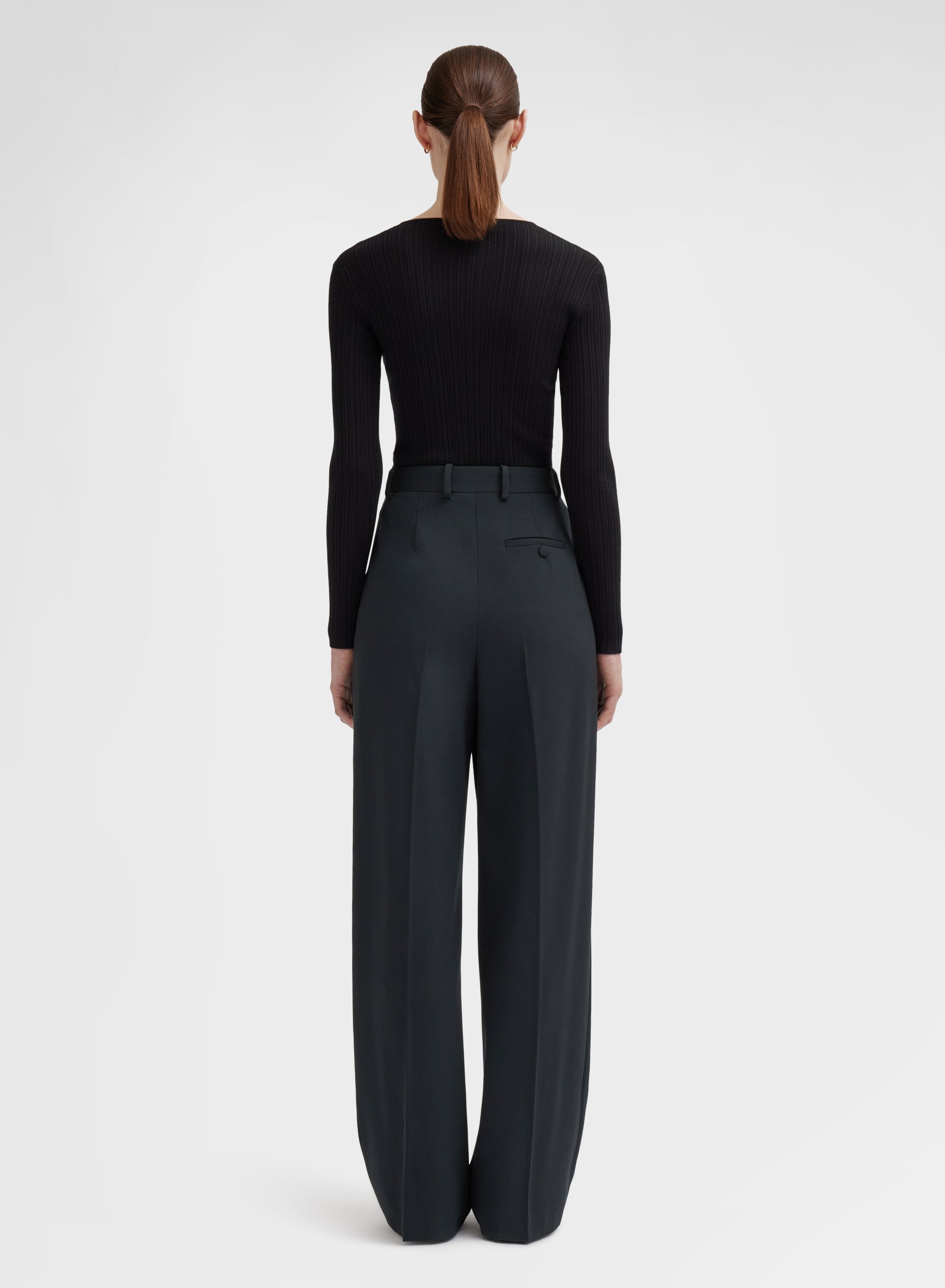 CASHMERE SILK MICRO PLISSÉ V NECK BLACK