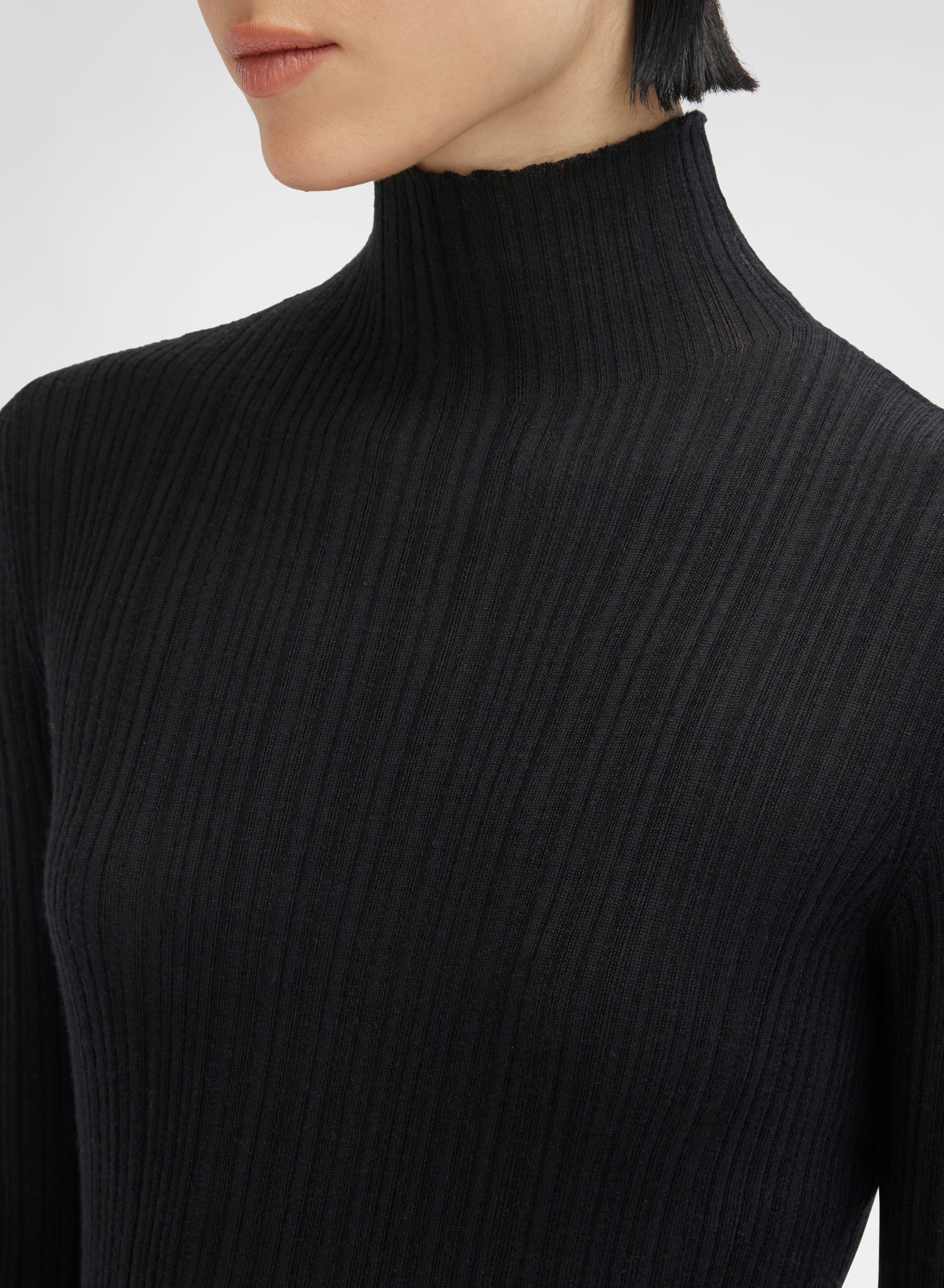 CASHMERE SILK MICRO PLISSÉ MOCK NECK BLACK