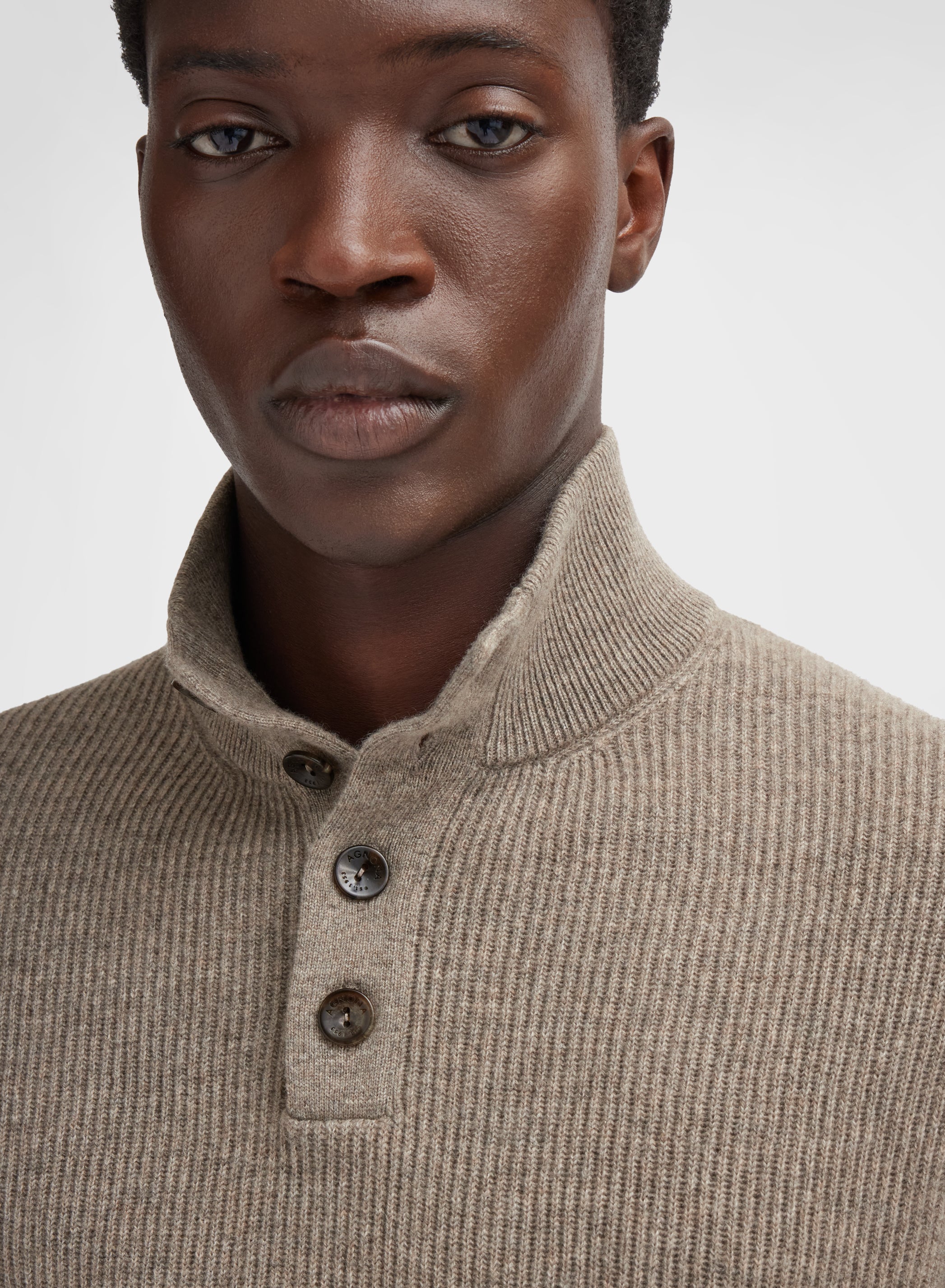 HIGH NECK CASHMERE SESAMO