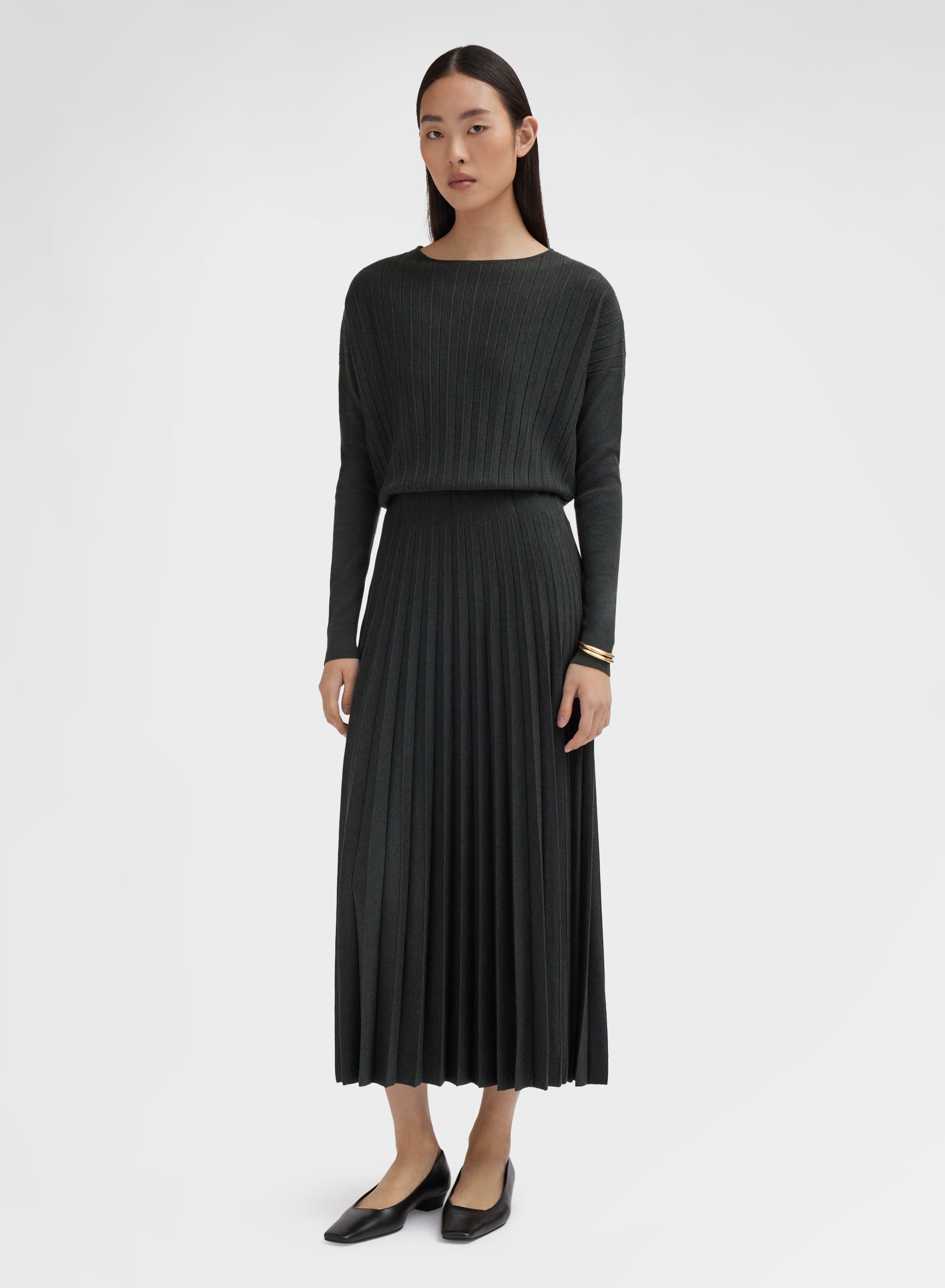 LONG SLEEVE BOAT NECK CRYSTAL PLISSE BOTTLE GREEN