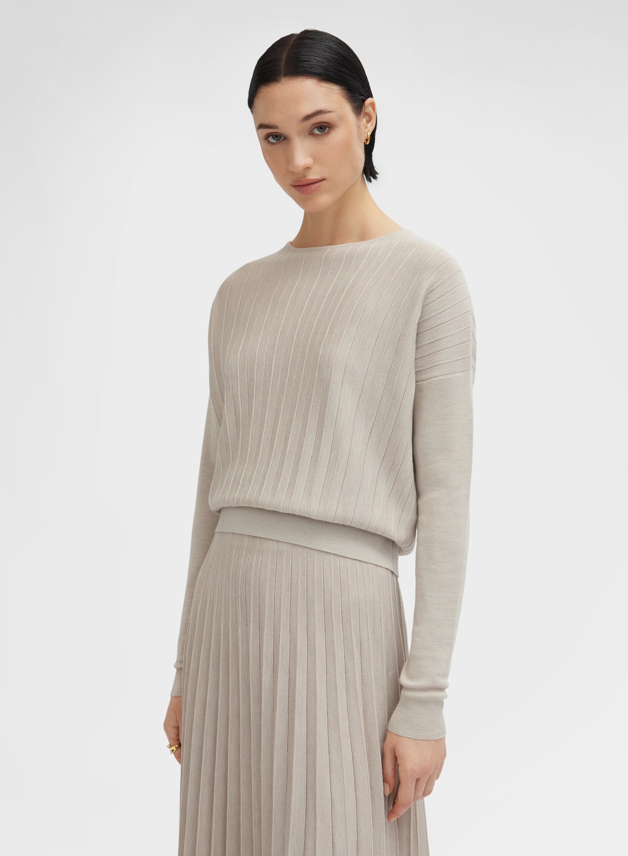 LONG SLEEVE BOAT NECK CRYSTAL PLISSE CHANTILLY