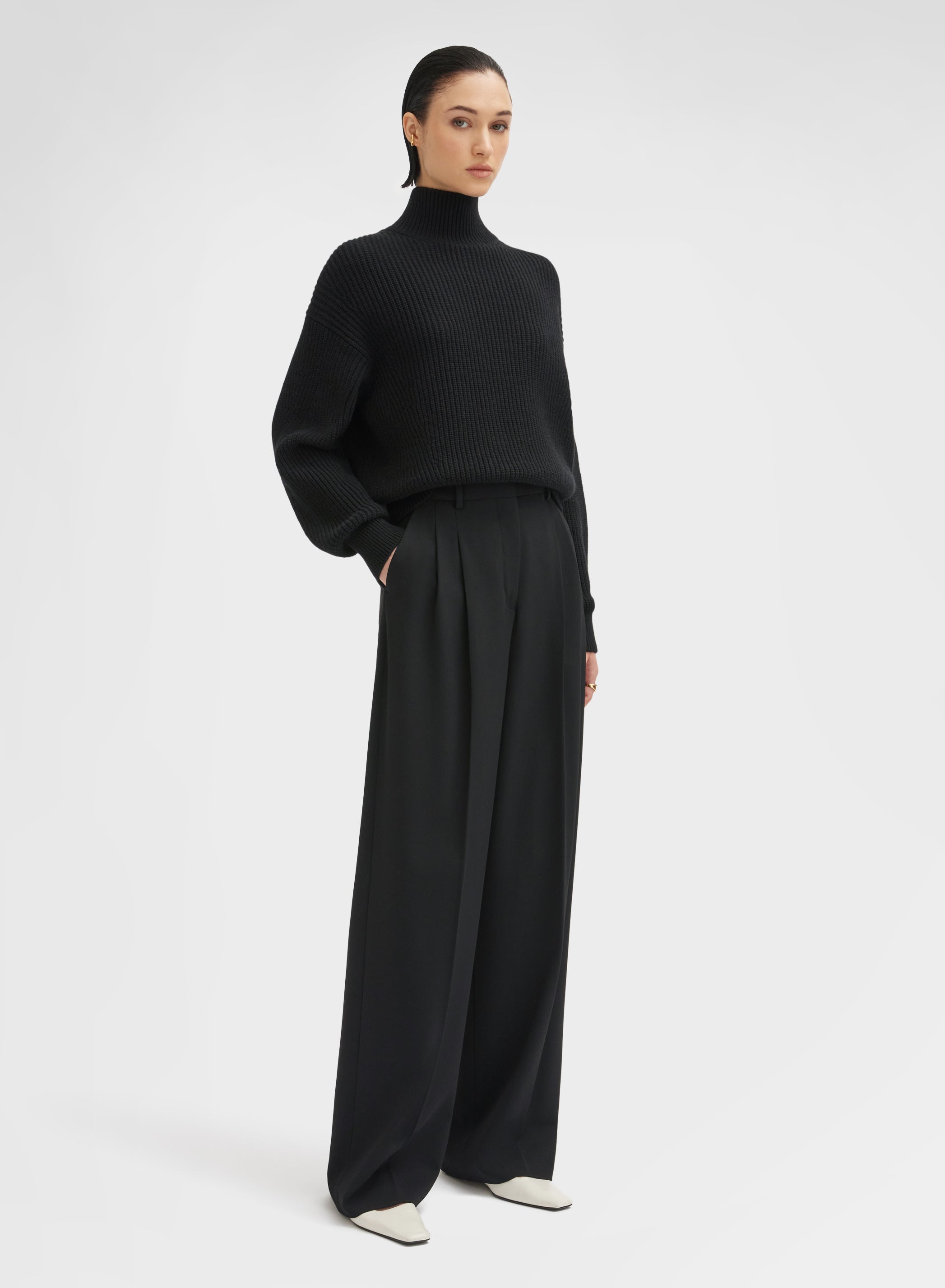 FLUID WOOL PANTS BLACK