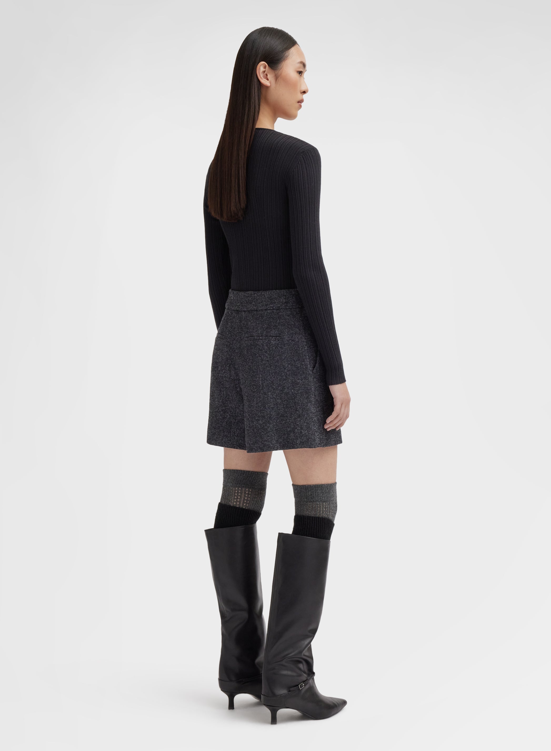 PRESSED BOUCLE SHORTS DARK GREY
