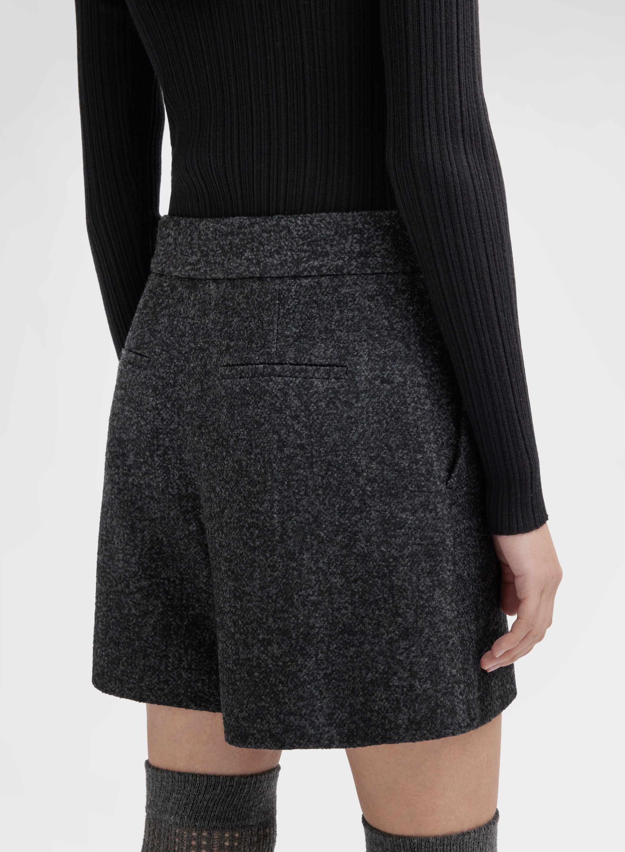 PRESSED BOUCLE SHORTS DARK GREY