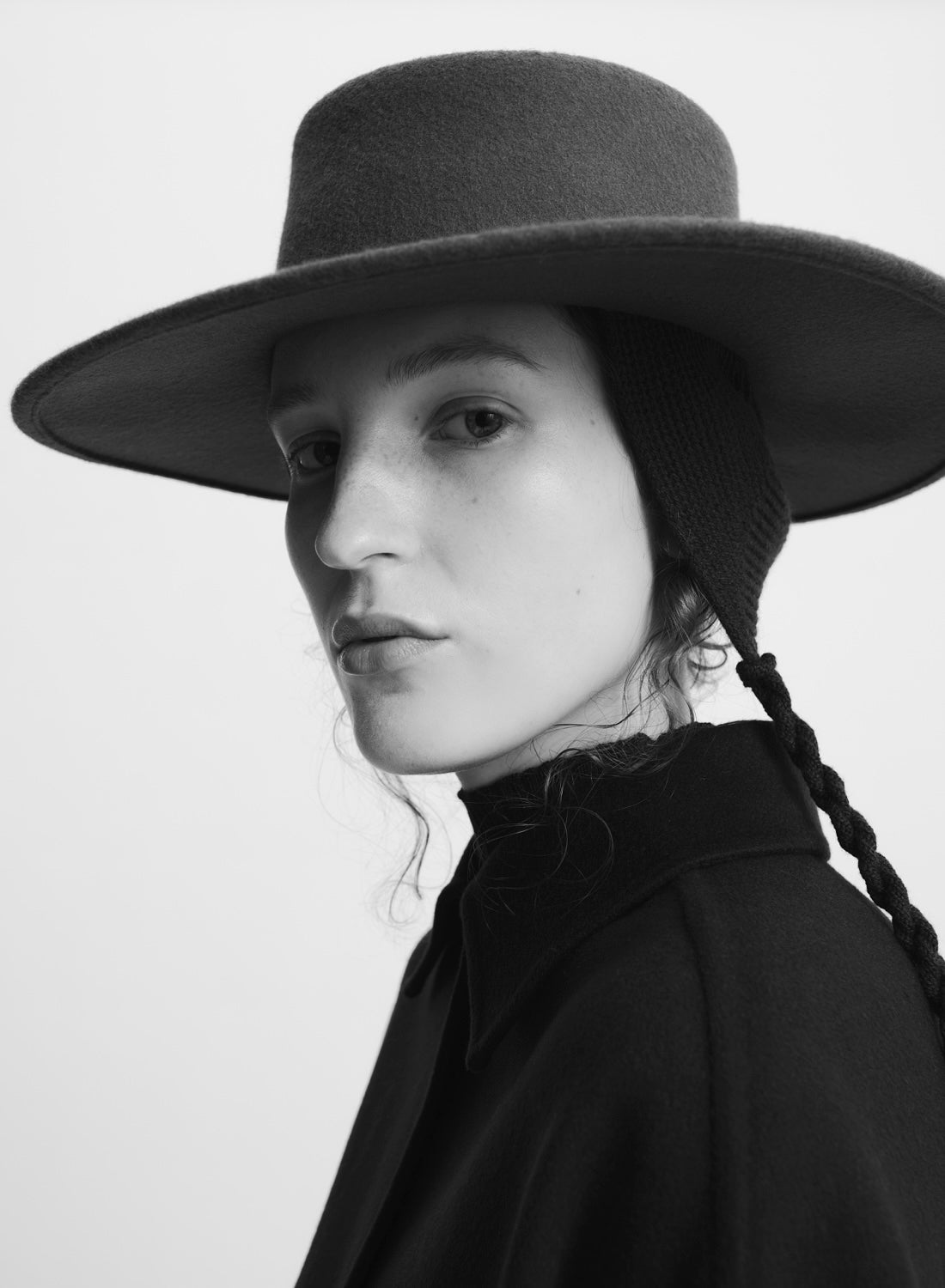 WOOL FELT LARGE BRIM HAT BLACK
