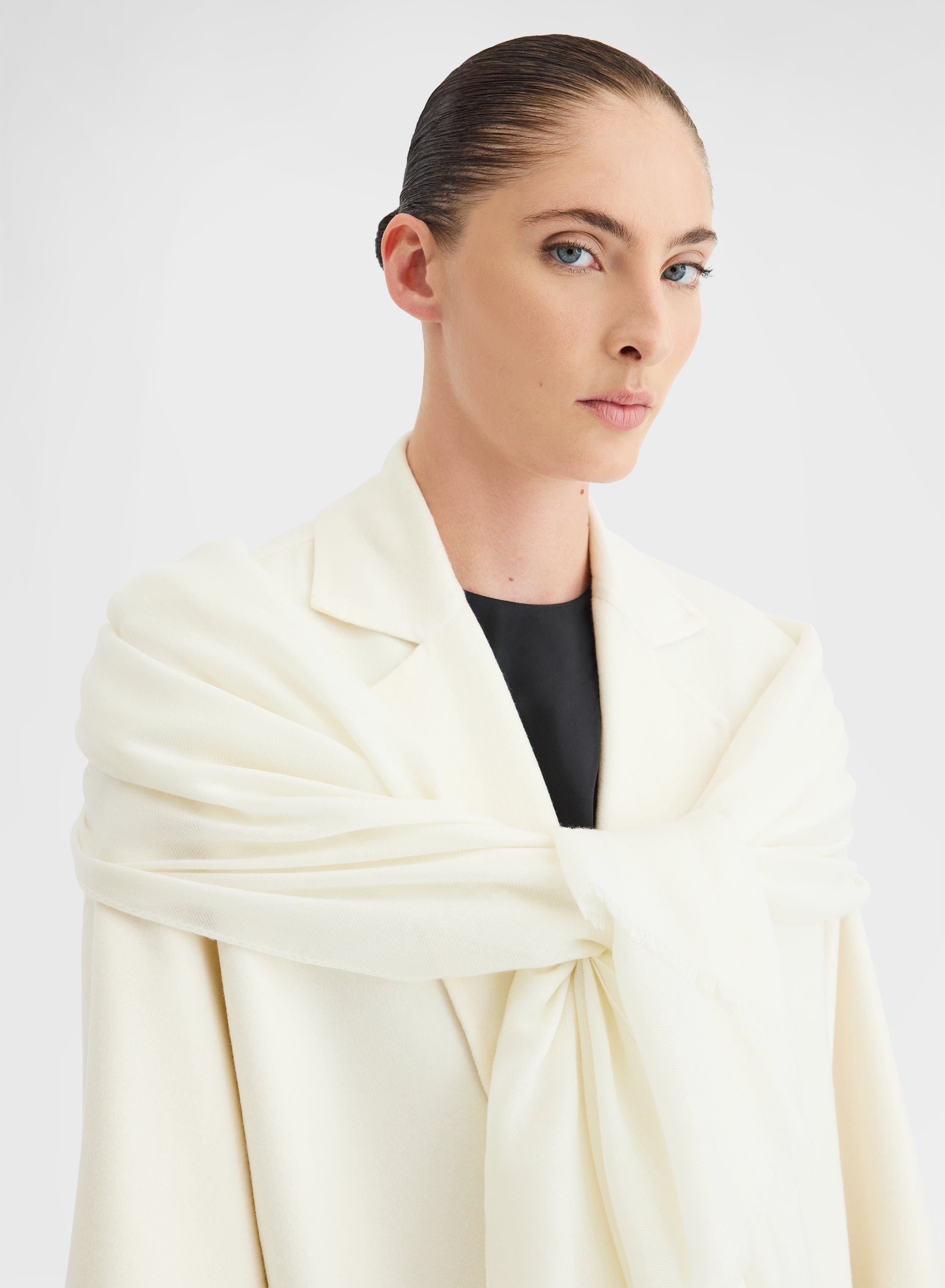 Extra Light Cashmere Scarf White Signature Stole | Agnona Italy