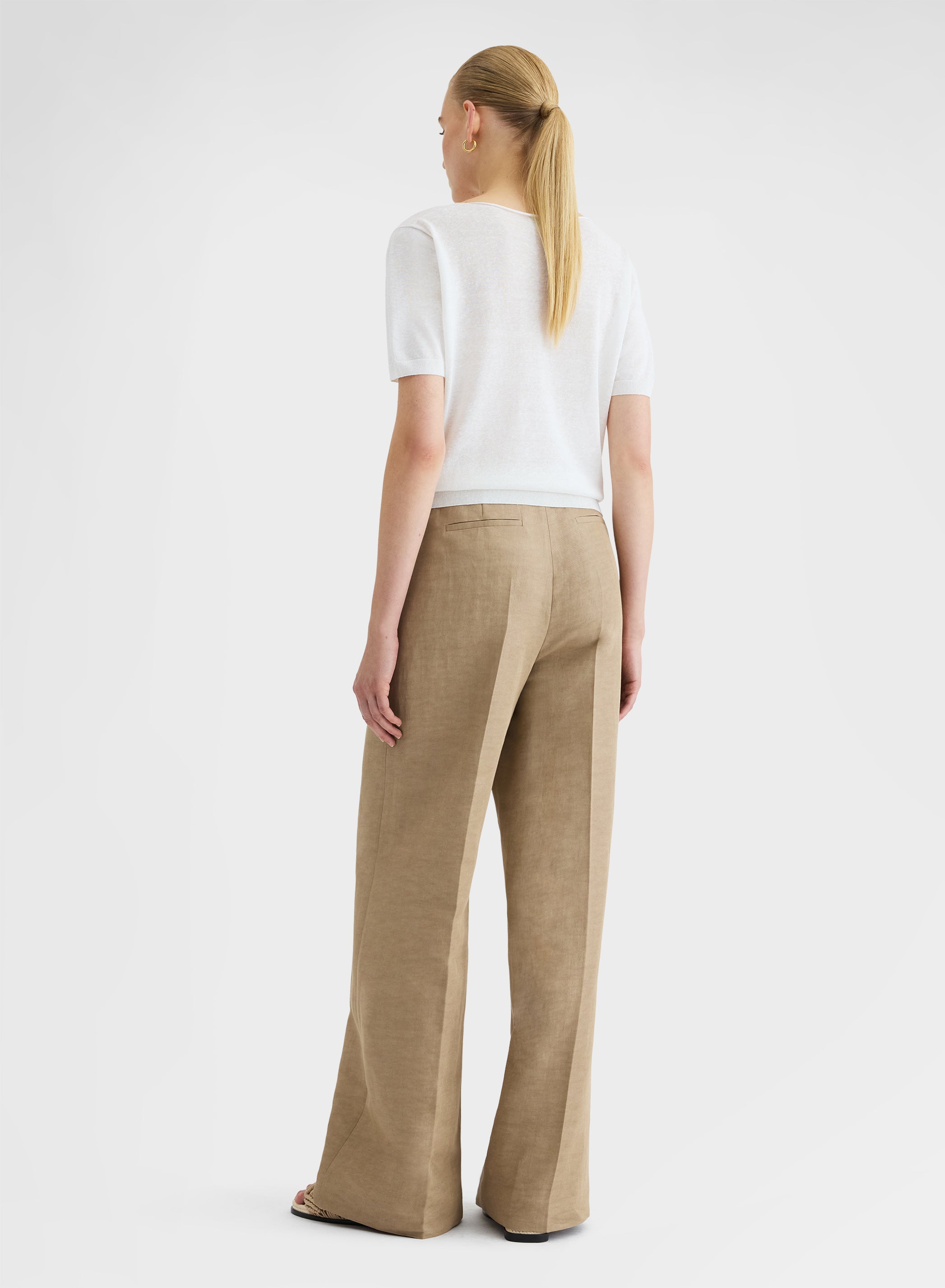 SHORT SLEEVE V-NECK WHITE