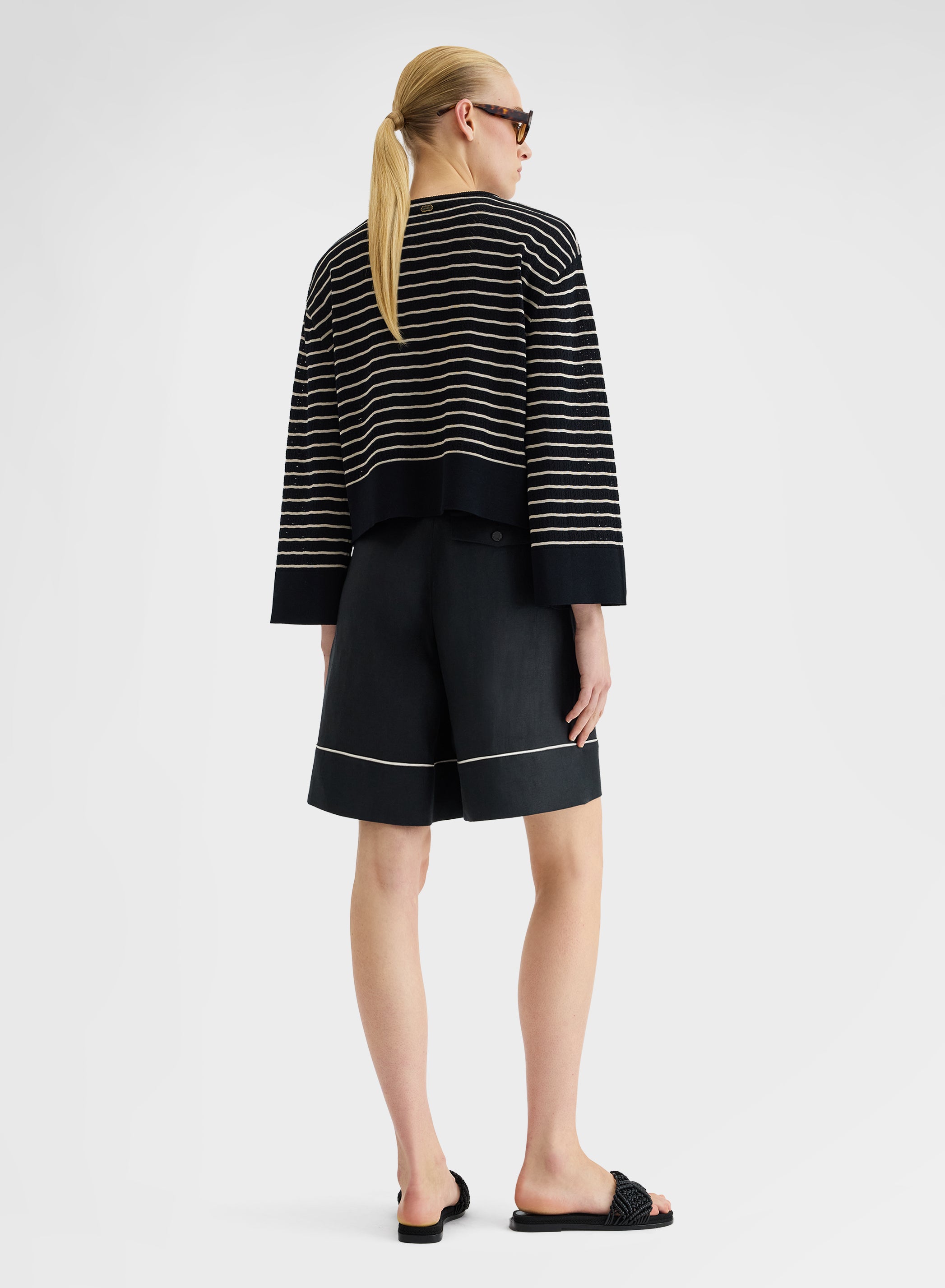 LONG SLEEVE V-NECK BLACK/BEIGE