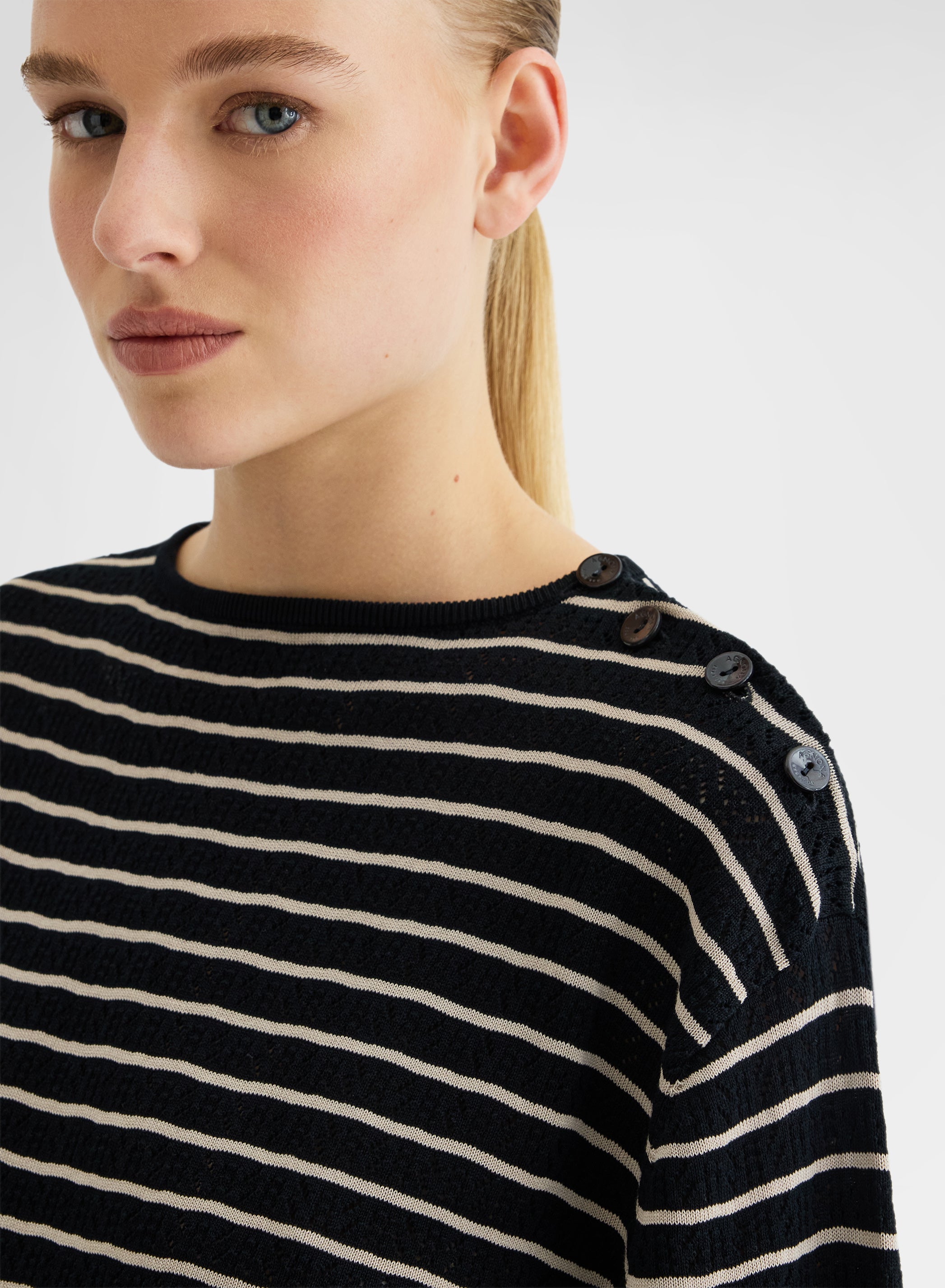 LONG SLEEVE V-NECK BLACK/BEIGE