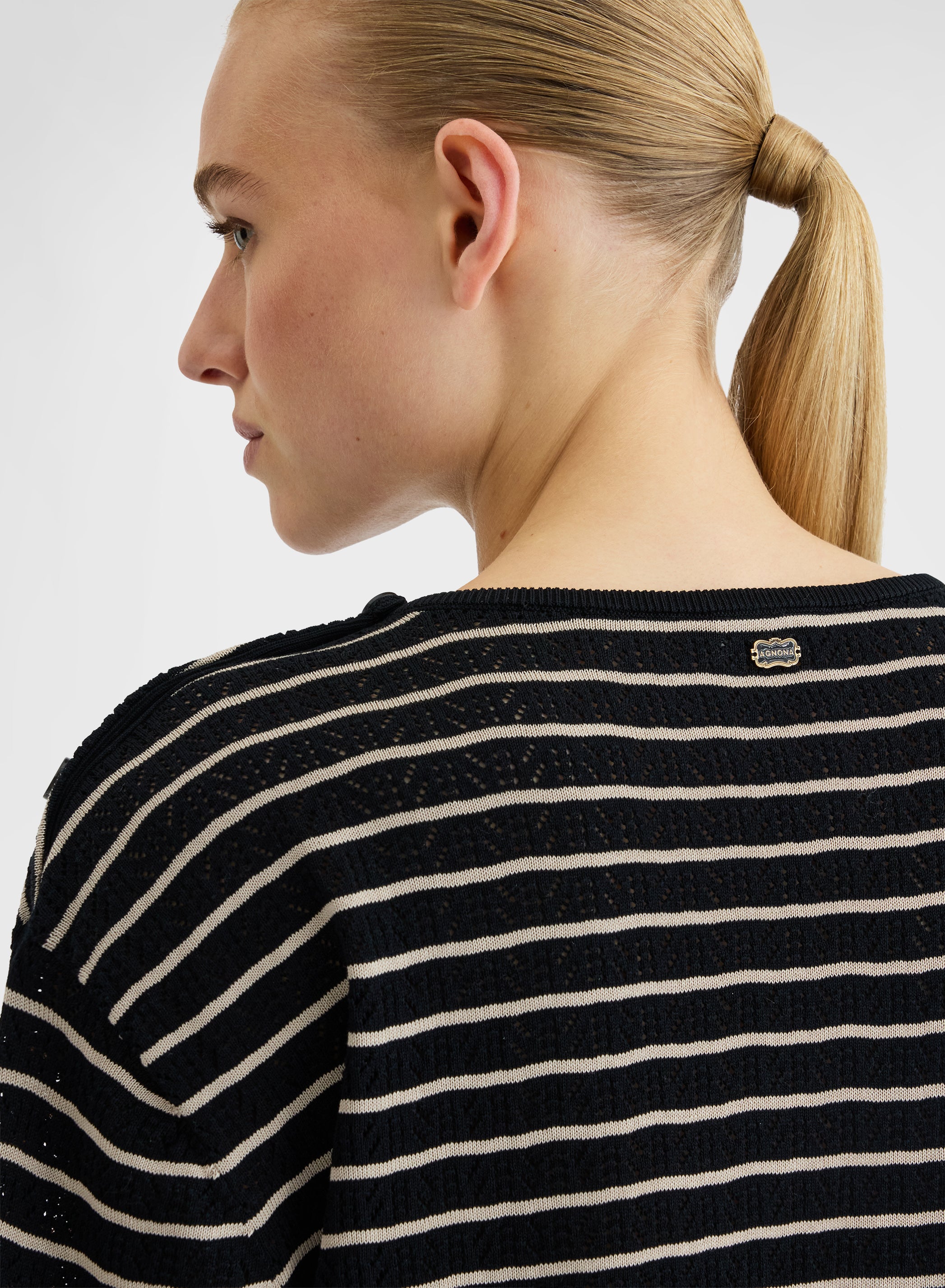 LONG SLEEVE V-NECK BLACK/BEIGE