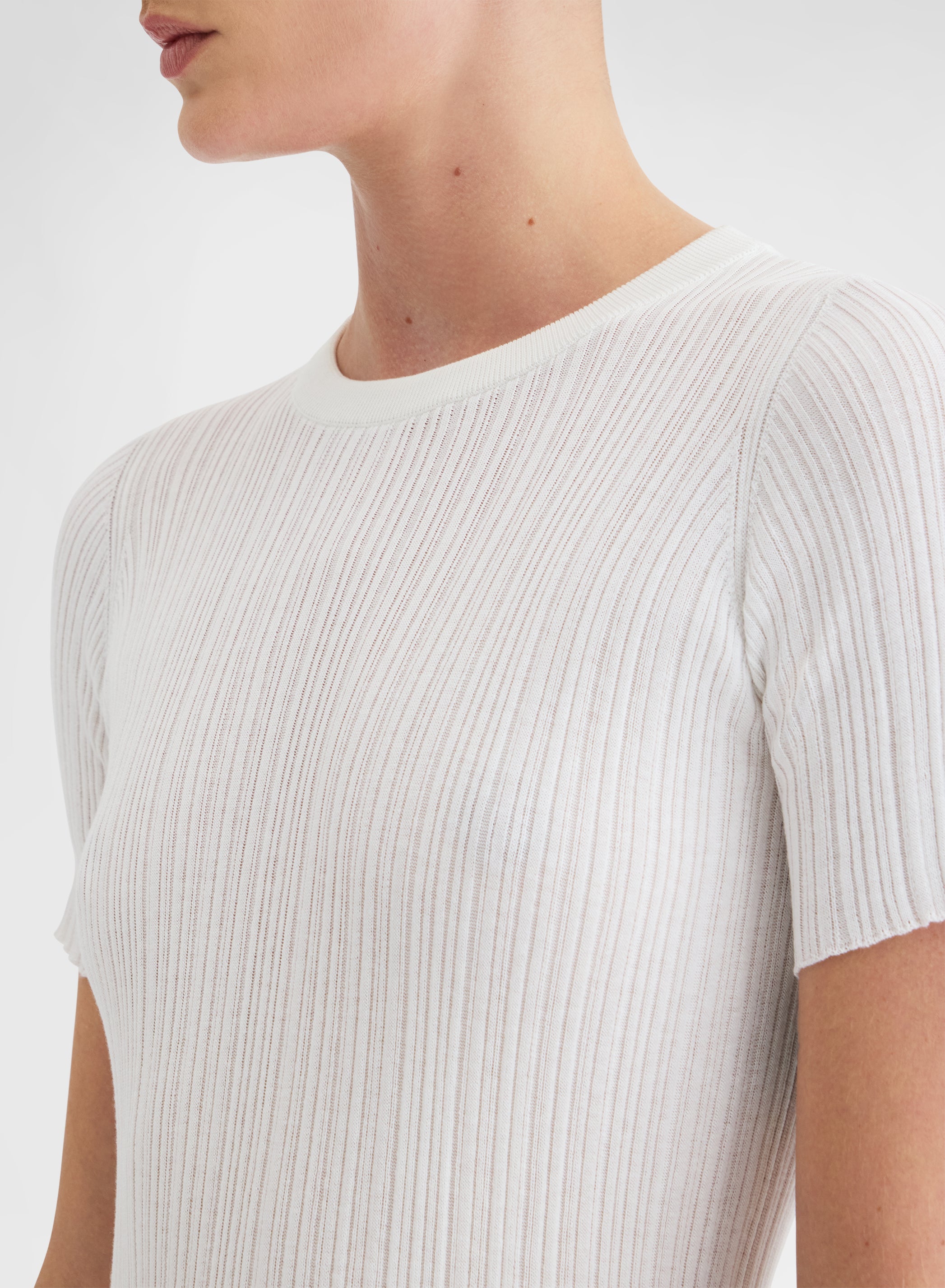 SHORT SLEEVE CREWNECK MICRO PLISSE WHITE