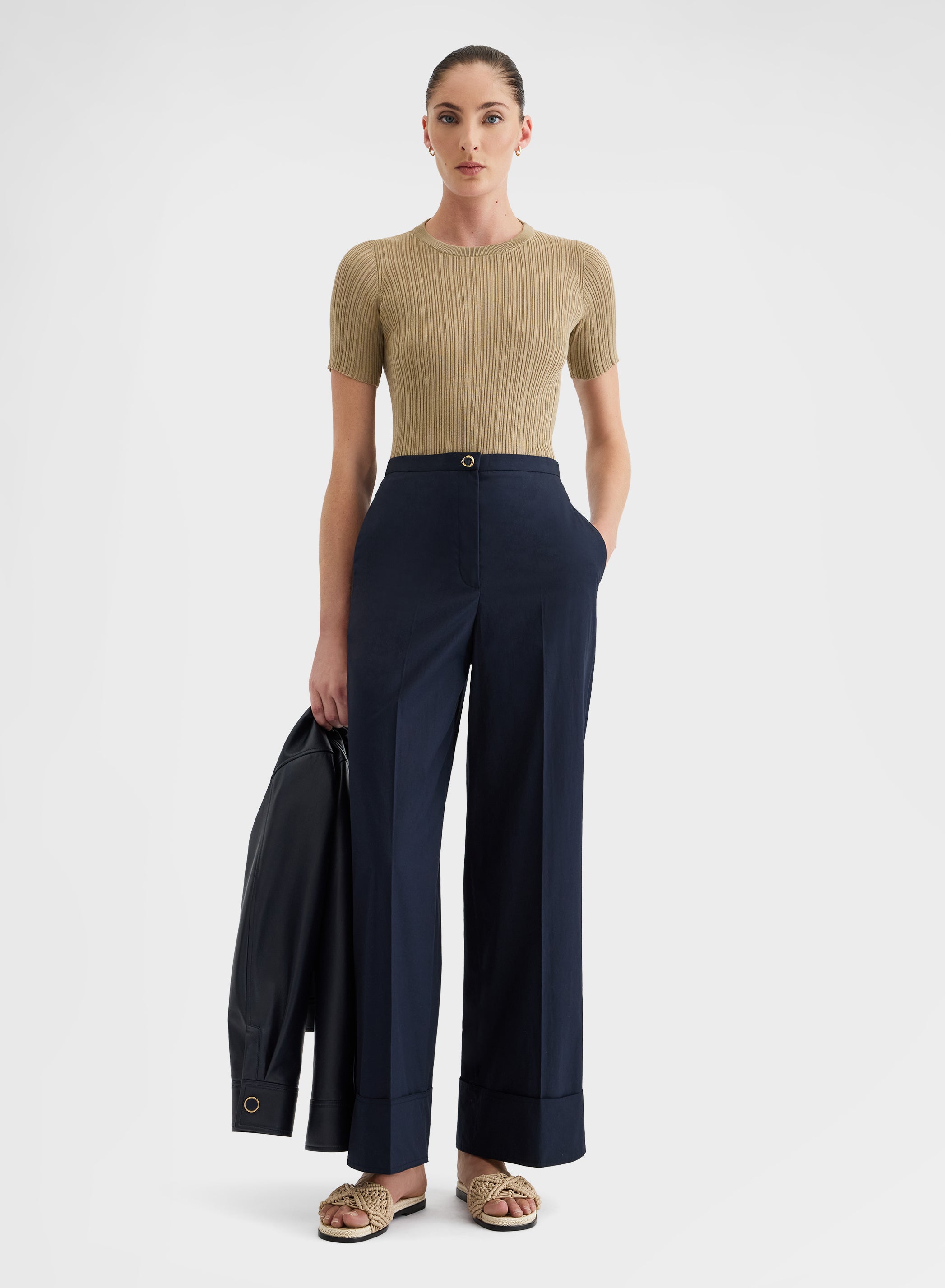 SHORT SLEEVE CREWNECK MICRO PLISSE KHAKI