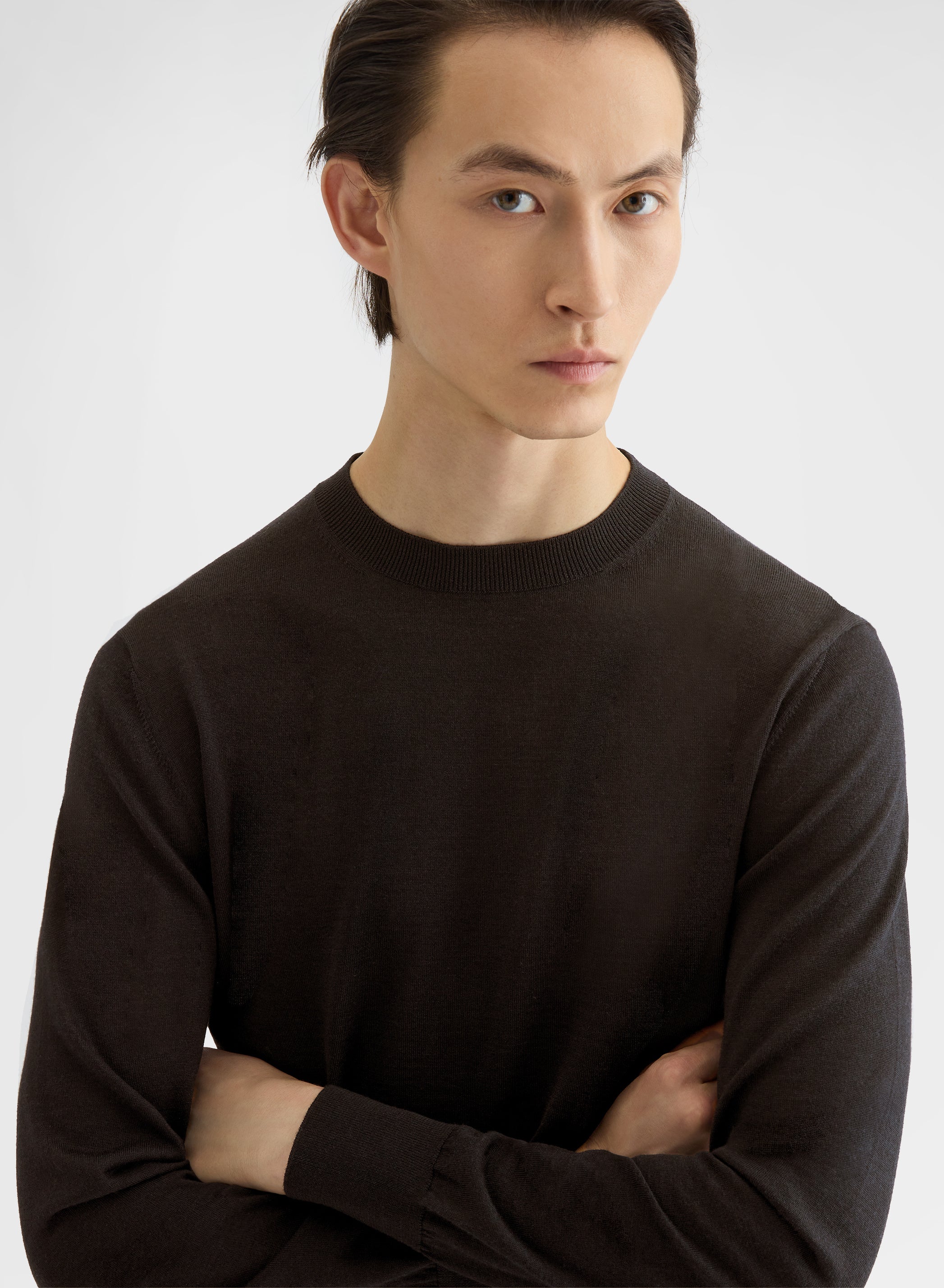 FINE WOOL SILK CASHMERE CREWNECK EBONY