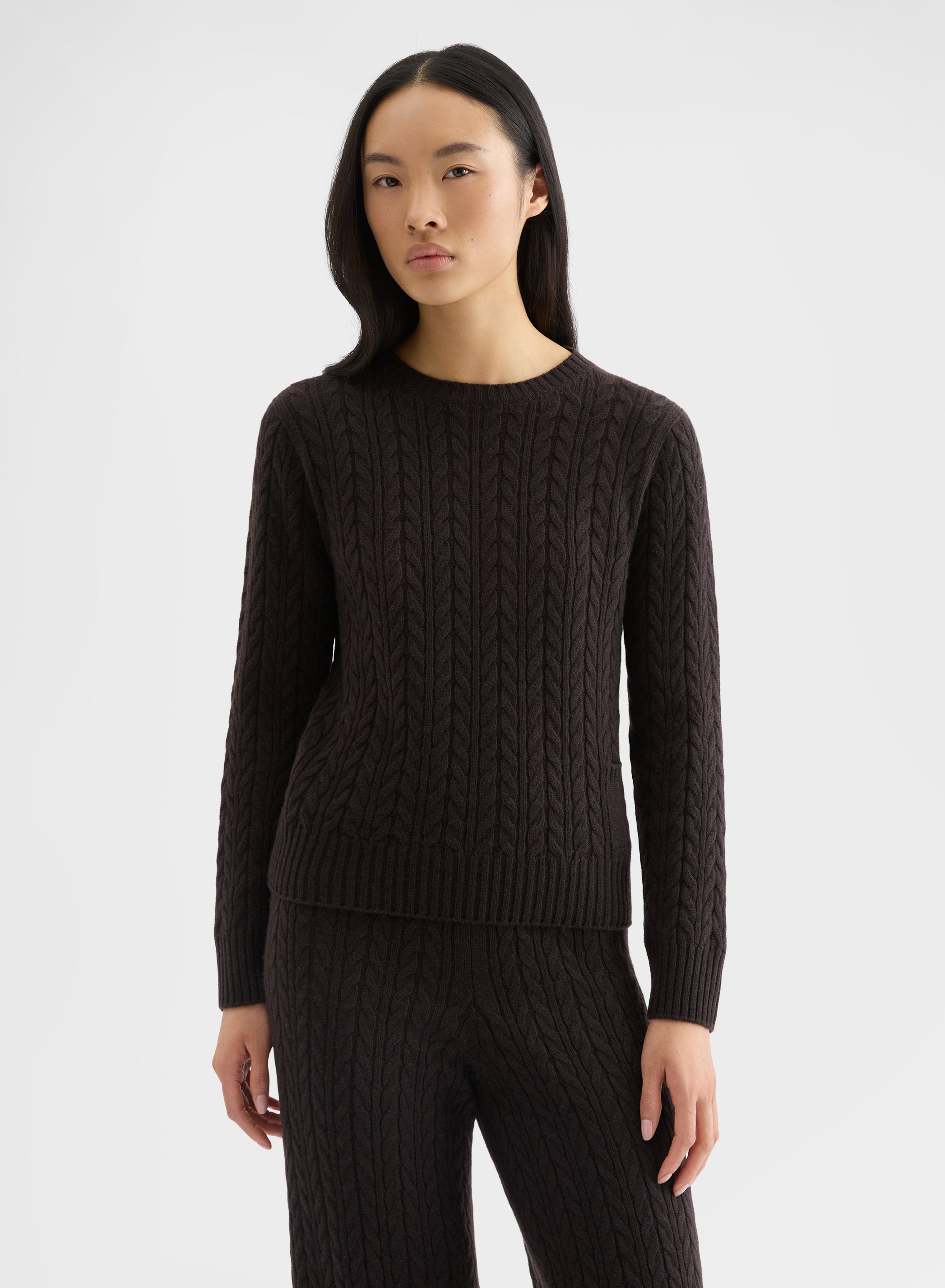 CASHMERE ICONIC CABLE LIPSTICK CREWNECK EBONY
