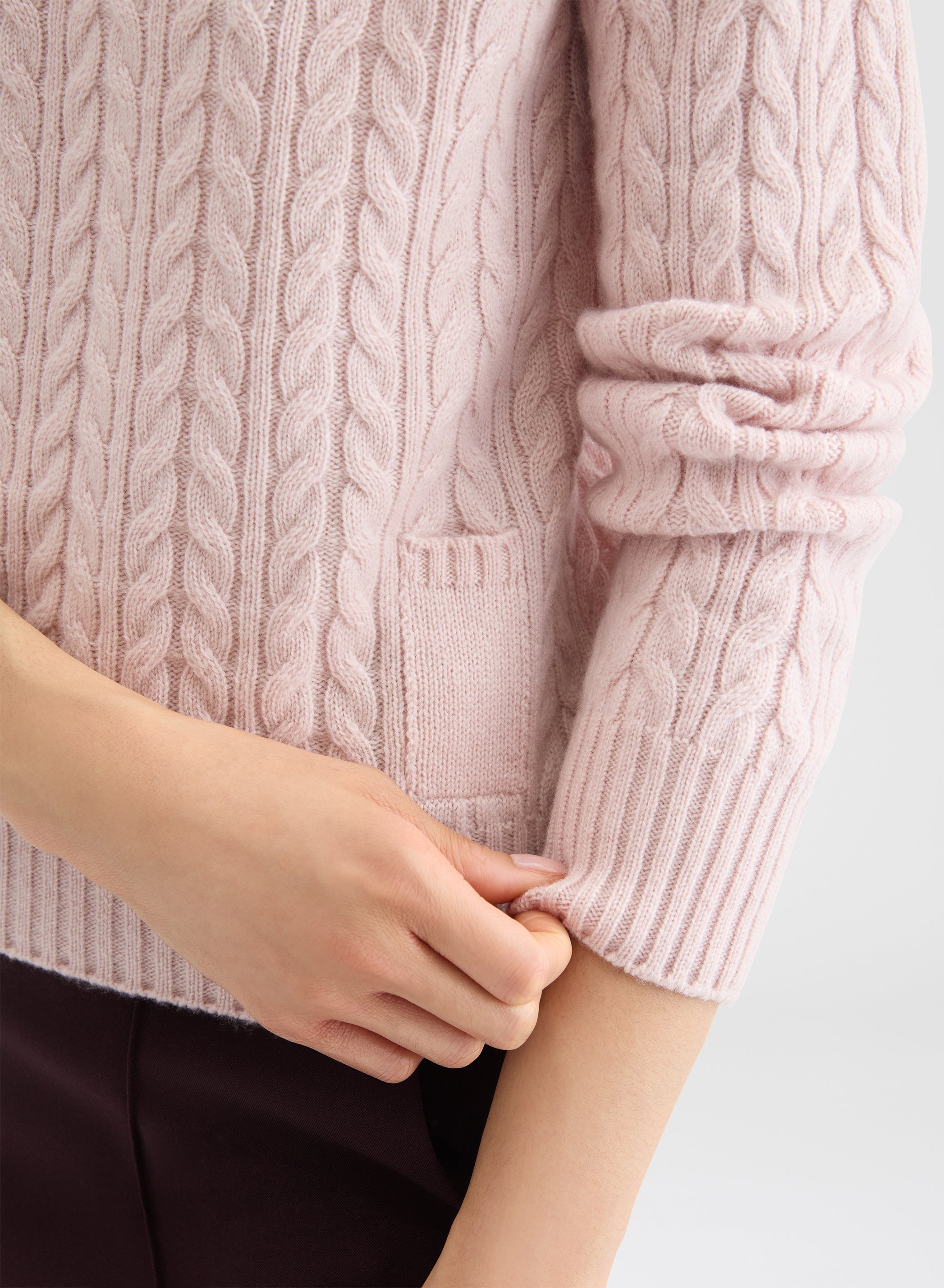CASHMERE ICONIC CABLE LIPSTICK CREWNECK GUM