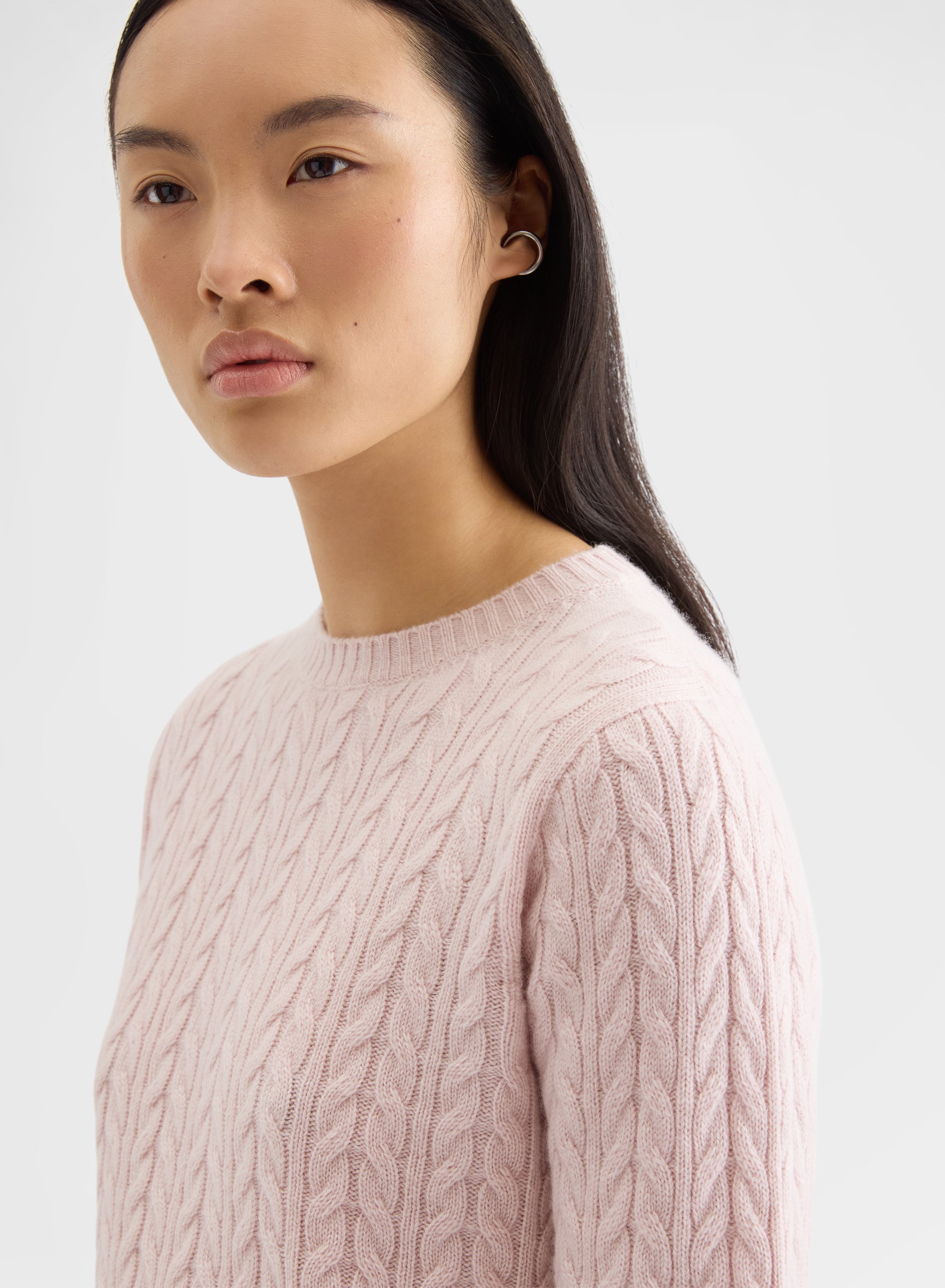 CASHMERE ICONIC CABLE LIPSTICK CREWNECK GUM